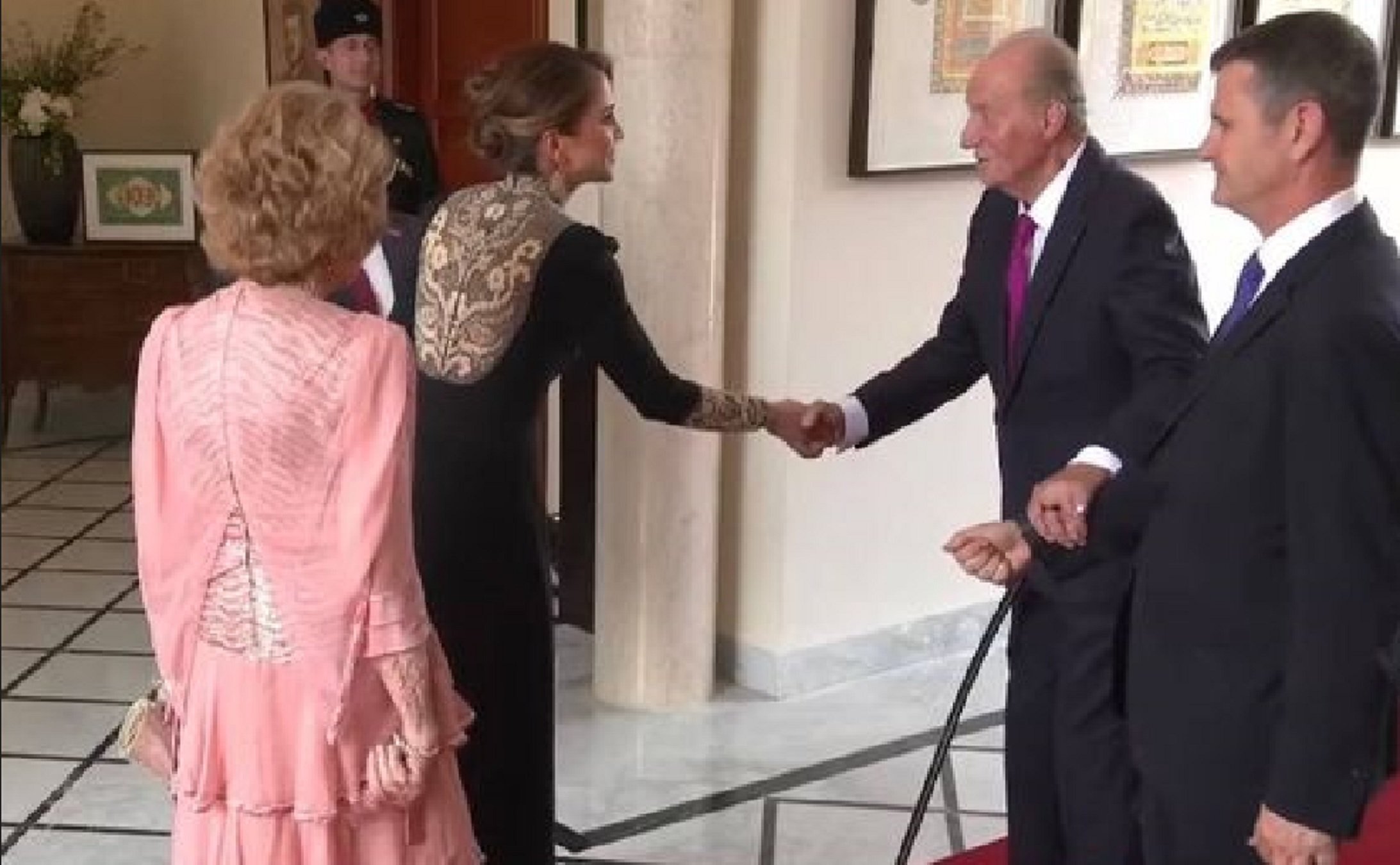 Sofía humilla a Juan Carlos en la boda real de Jordania: gesto de desprecio y asco