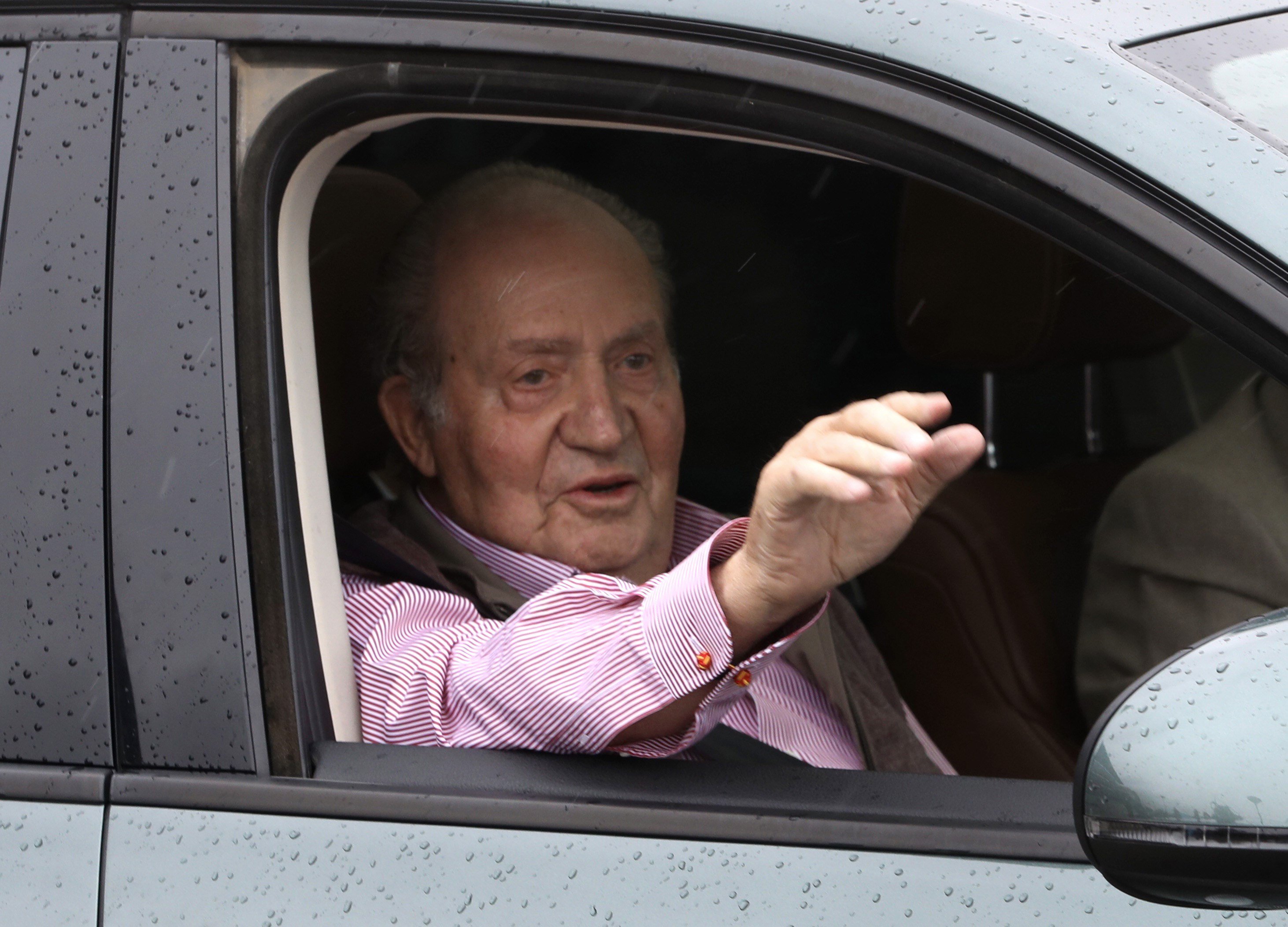 El corazón de Juan Carlos cumople un año: el último vestigio de familia "feliz"