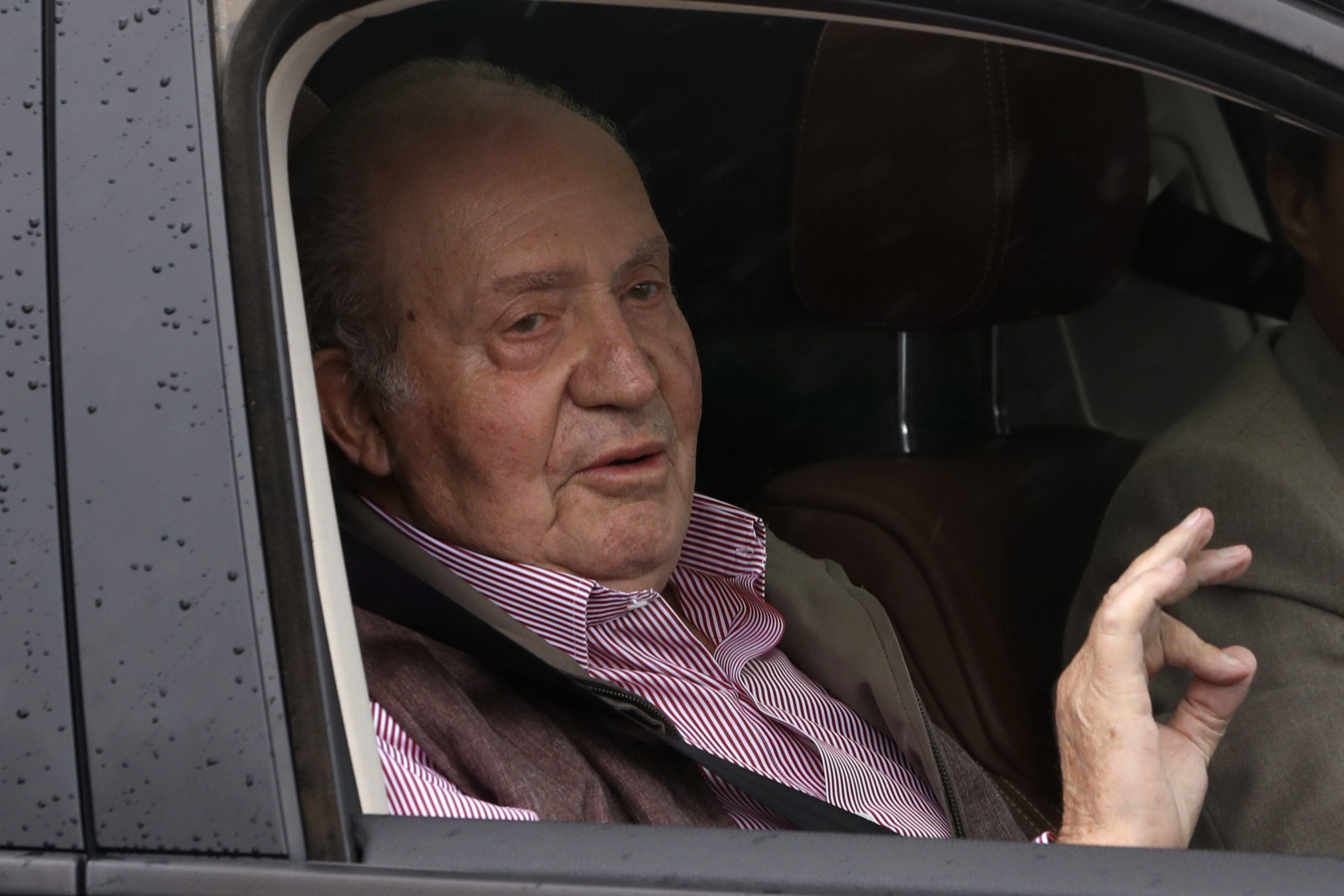 El rey Juan Carlos al salir del hospital: "Ahora toca sufrir"