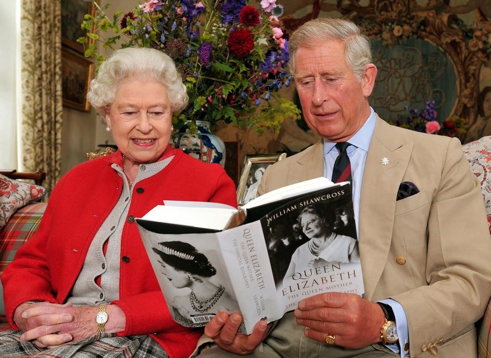 Carles III frena un nou escàndol en la família, aquesta vegada de la morta Isabel II, la seva mare