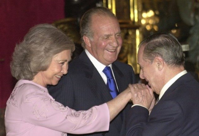La reina Sofía pilló a Juan Carlos I en la cama con Sara Montiel
