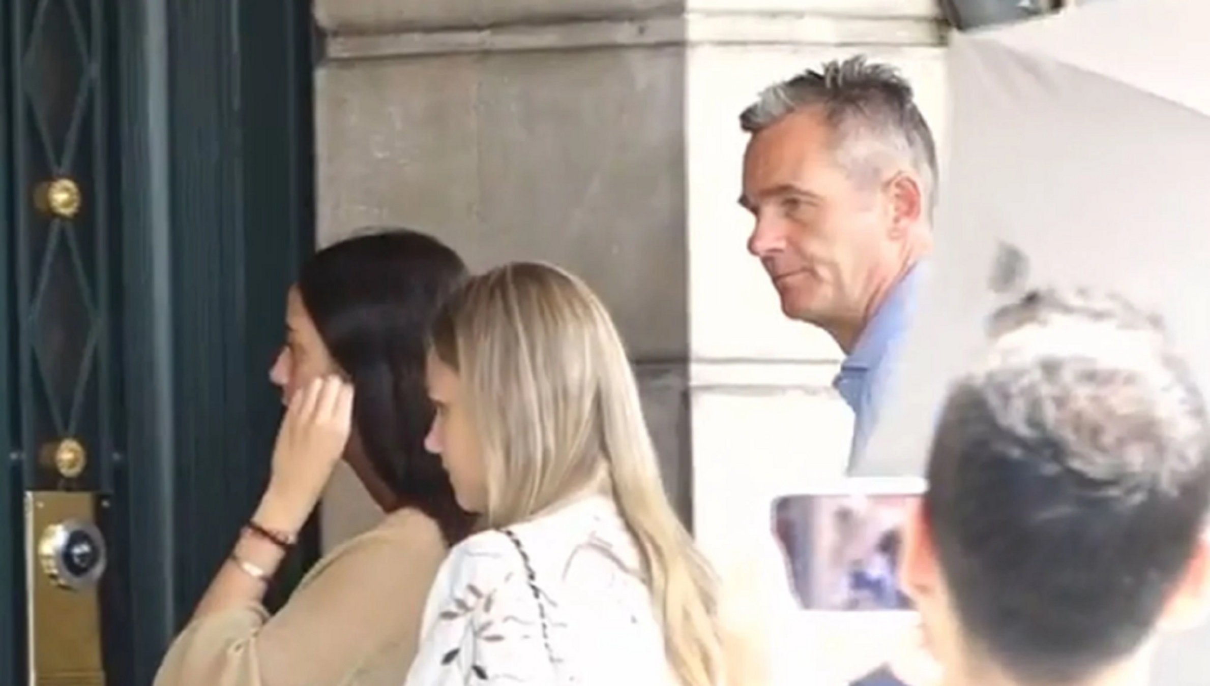 Las royals del momento que dejan a los Borbones por los suelos: dos gemelas eclipsan la graduación de Irene