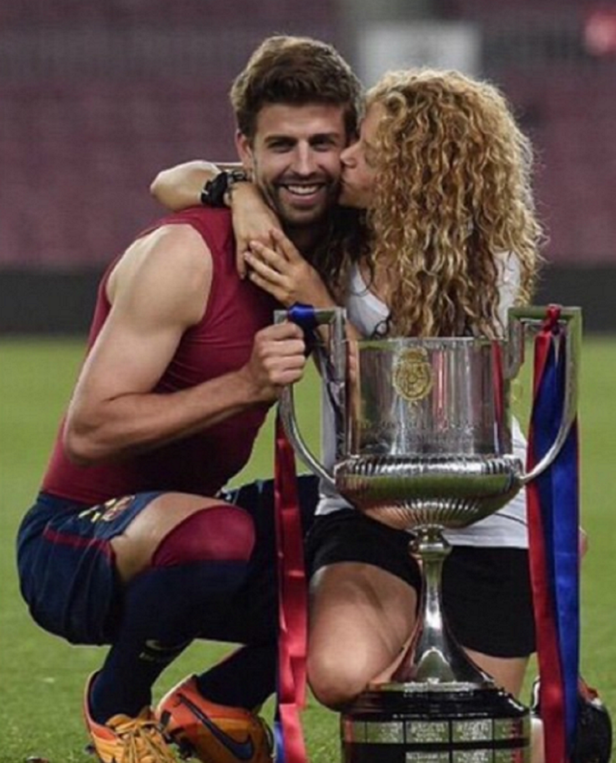 El código secreto de Shakira sin maquillar para animar a Piqué