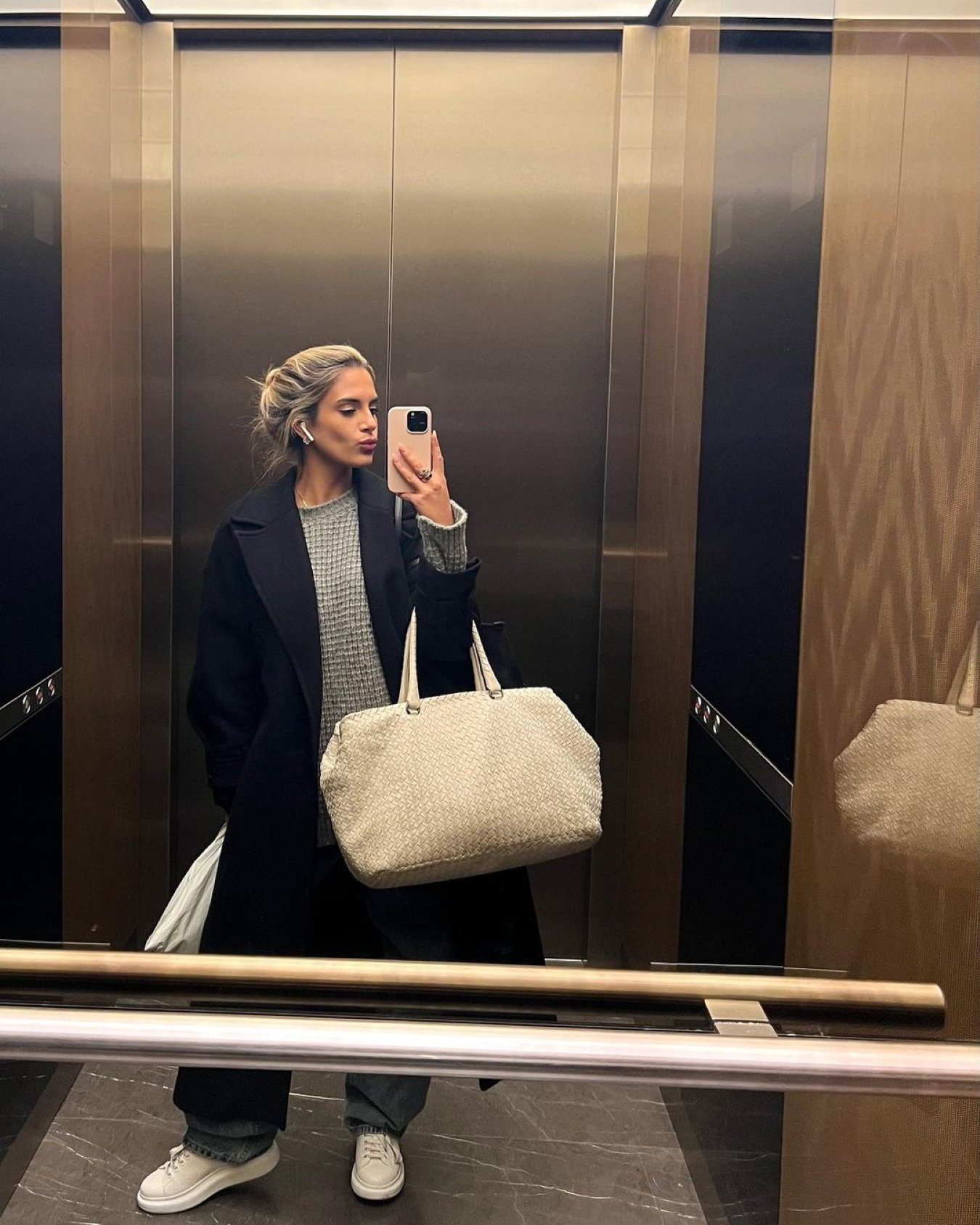 Maria Guardiola de shopping en Barcelona, visita una tienda en Rambla de Catalunya