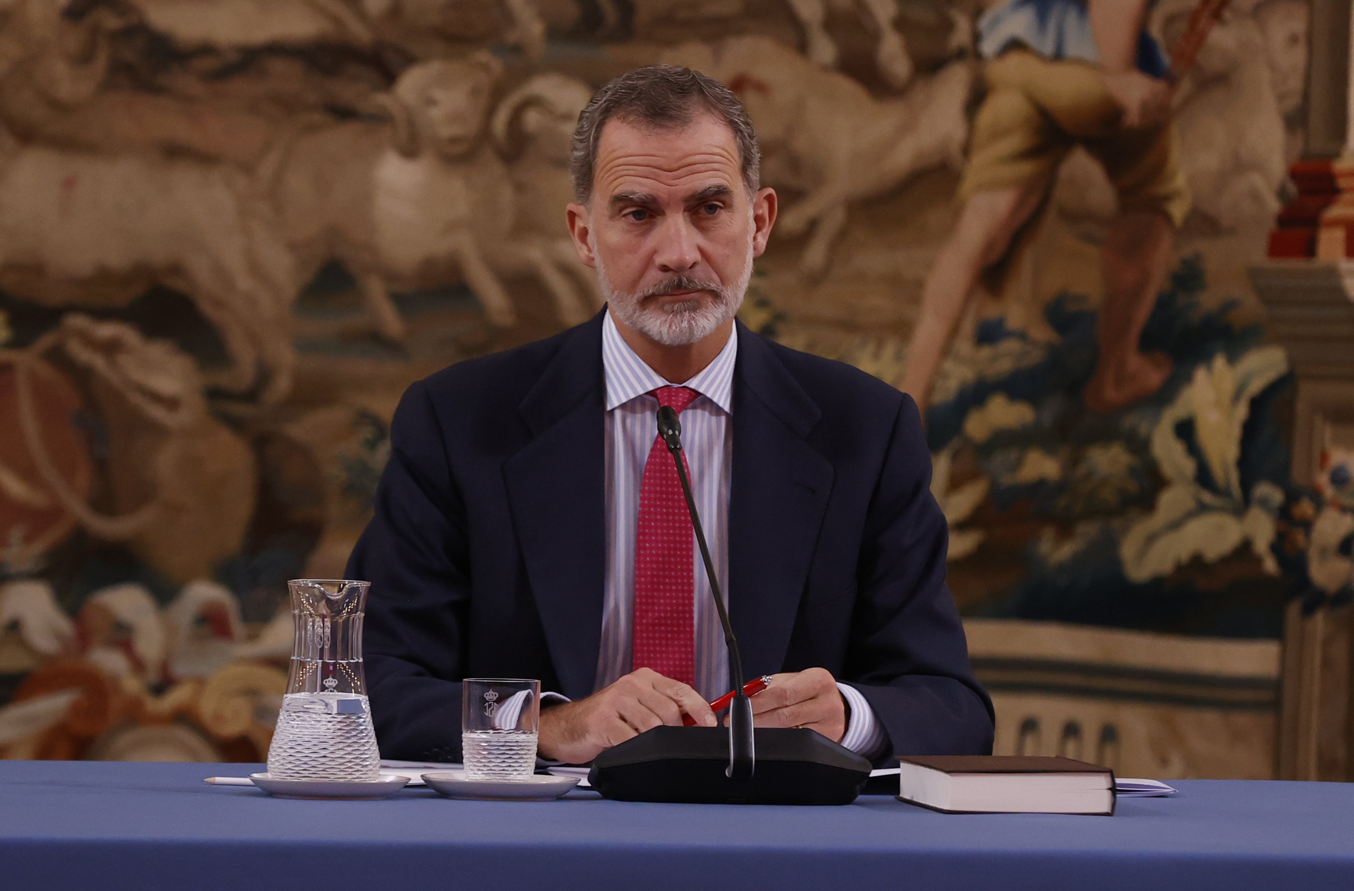 Comparación brutal de los Borbones, a quién dicen que se parecen en unas imágenes: Felipe, humillado