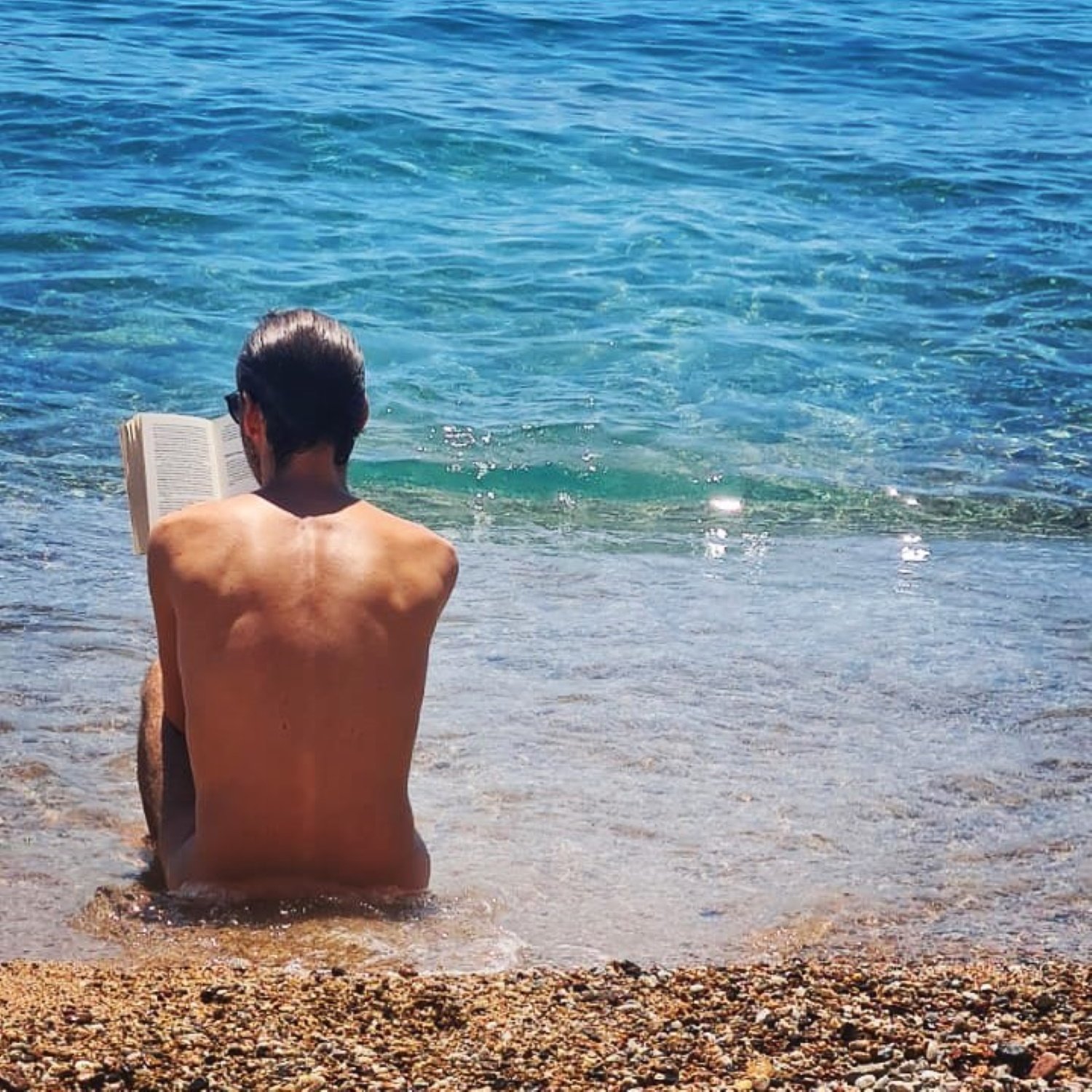 Vomitivo ataque homófobo y racista a un querido periodista de RAC1 y a su pareja en un camping de Vilanova