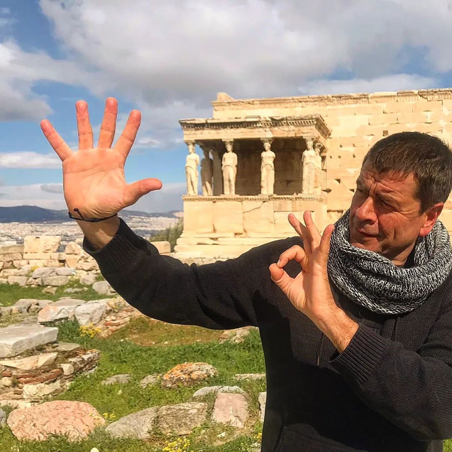 Espartac Peran y sus hijos, exultantes al estar con los catalanes más famosos del momento