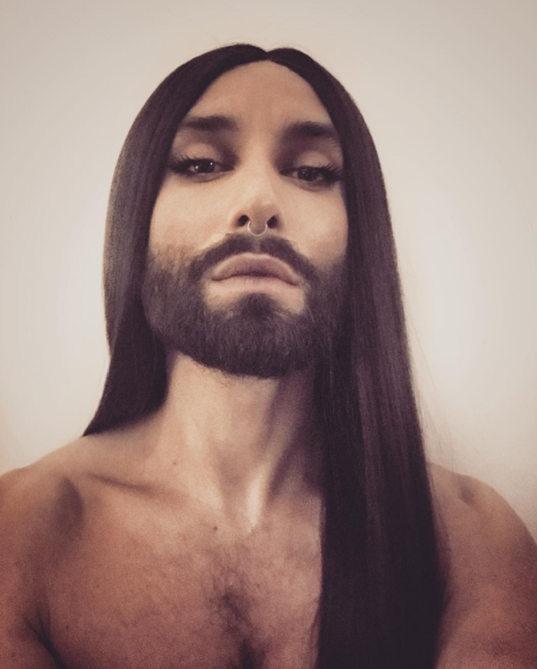 La ganadora de Eurovisión, Conchita Wurst, confiesa su enfermedad