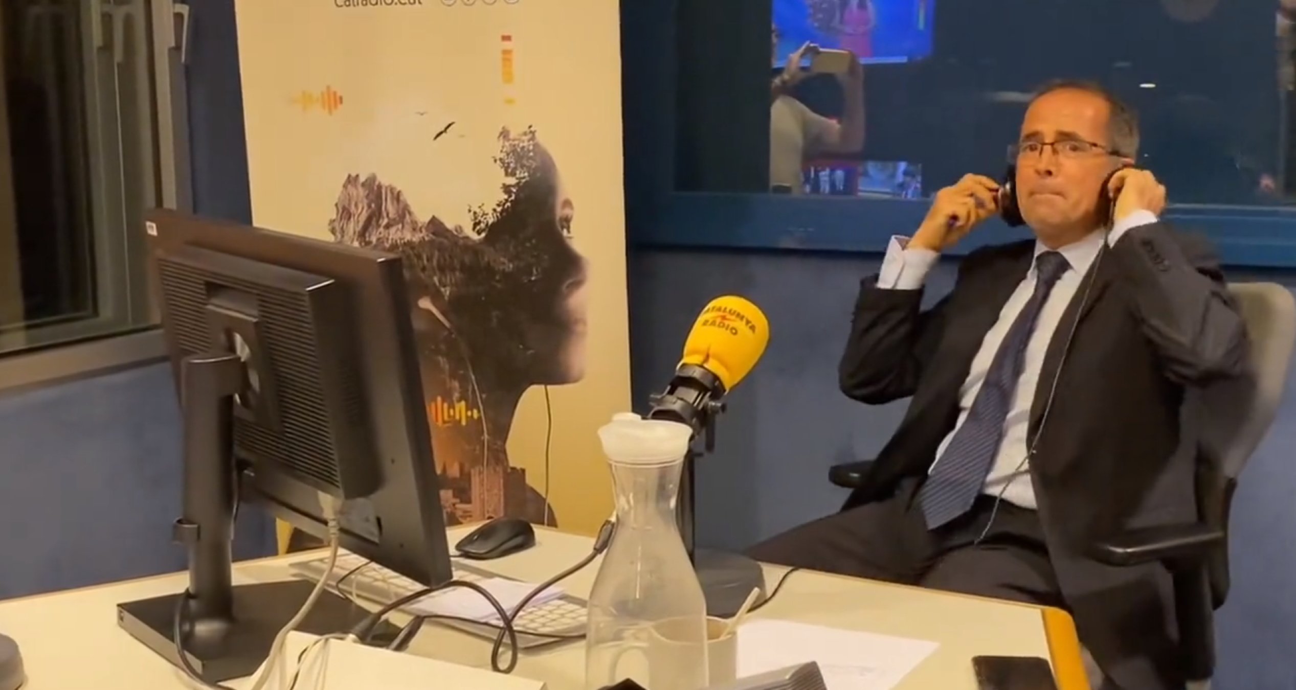 El emocionante adiós de Kilian Sebrià a Catalunya Ràdio: gesto y ovación