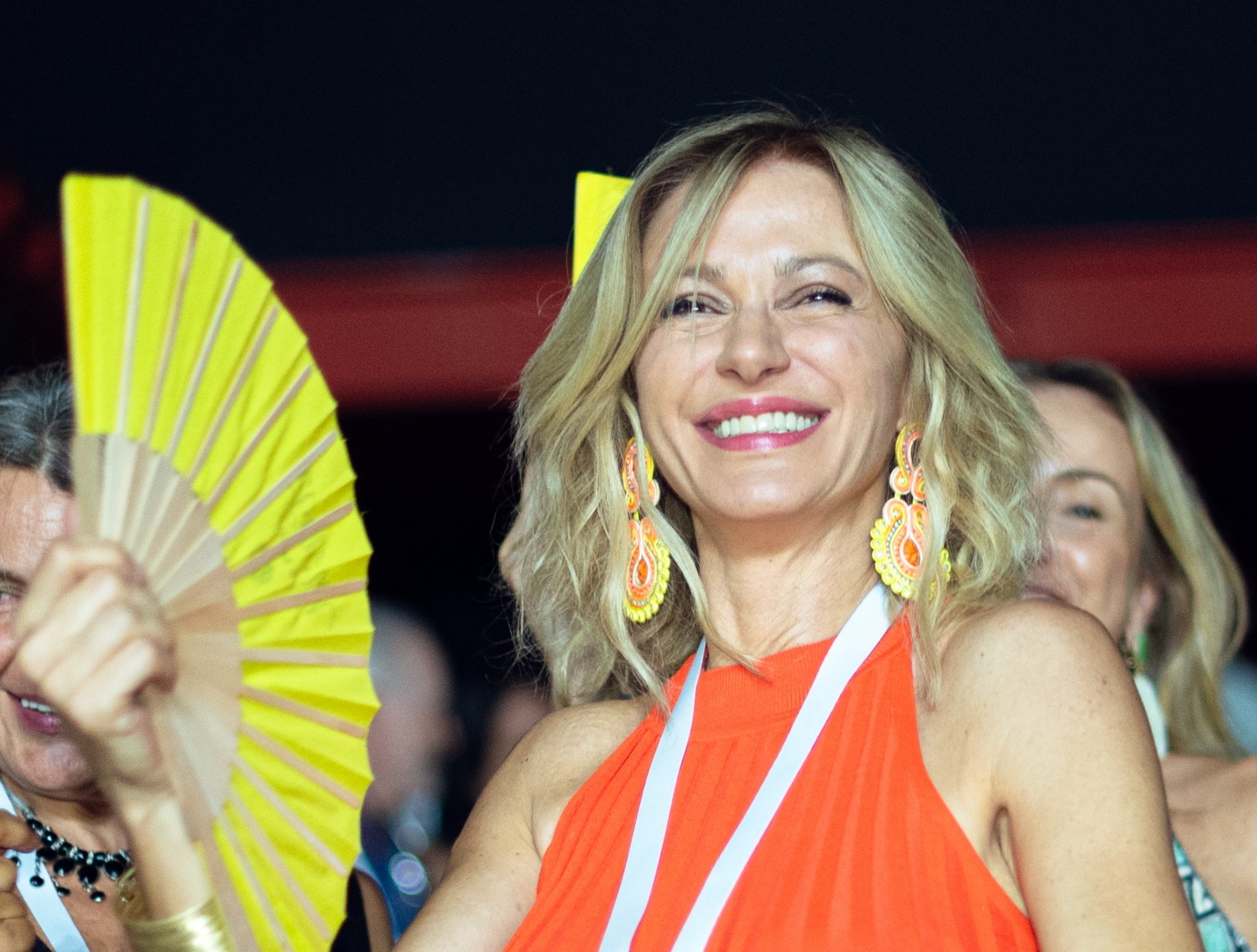 Susanna Griso, eufórica, rumba catalana en la fiesta de los ignorados por Tamara Falcó