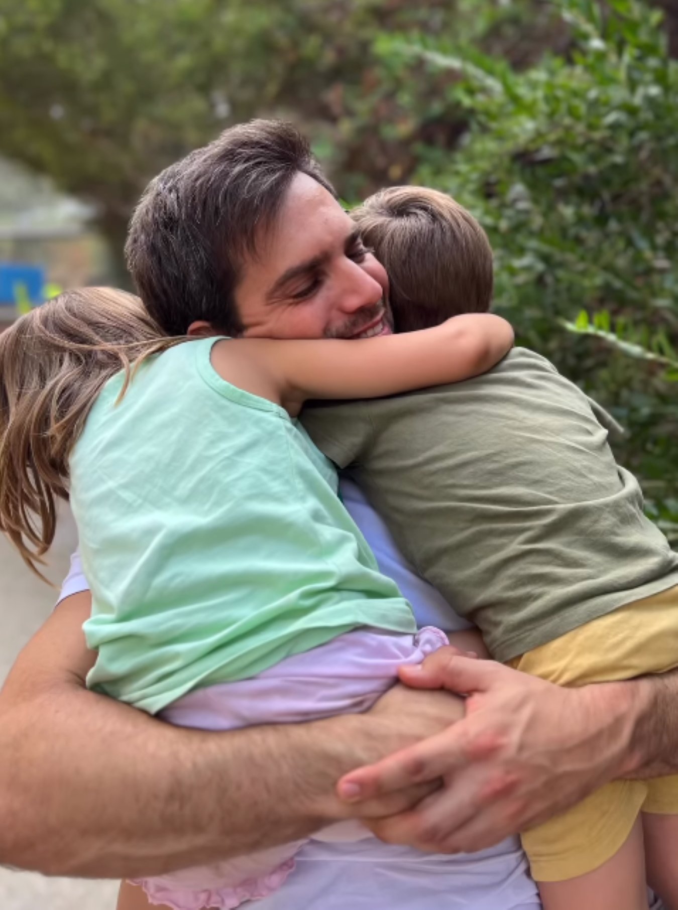 Marc Clotet es retroba amb la dona i els fills després d'un mes i mig, emoció i amor