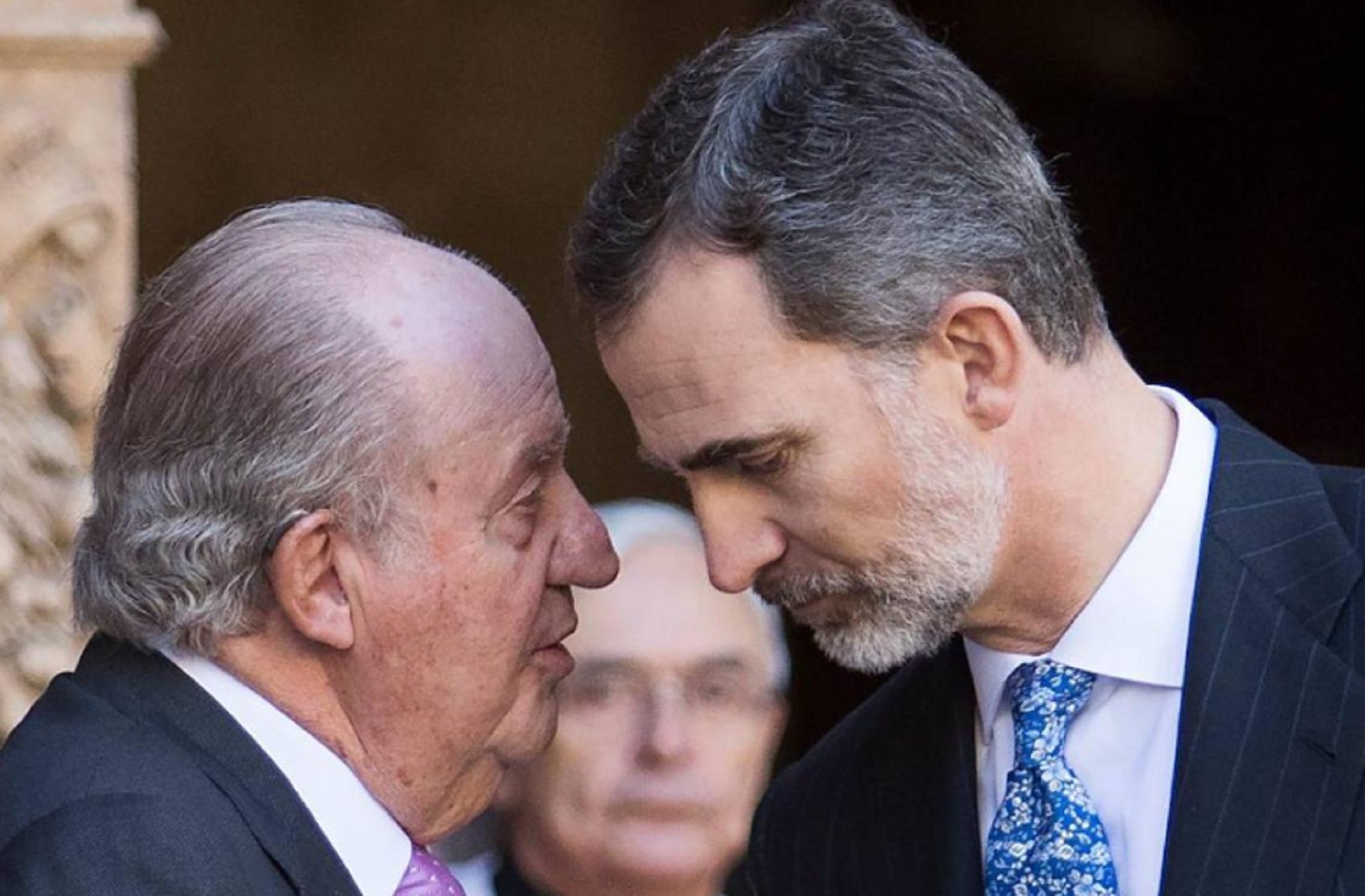 Felipe VI deja entrar a Juan Carlos I en Zarzuela cuando Letizia y la reina Sofía no están