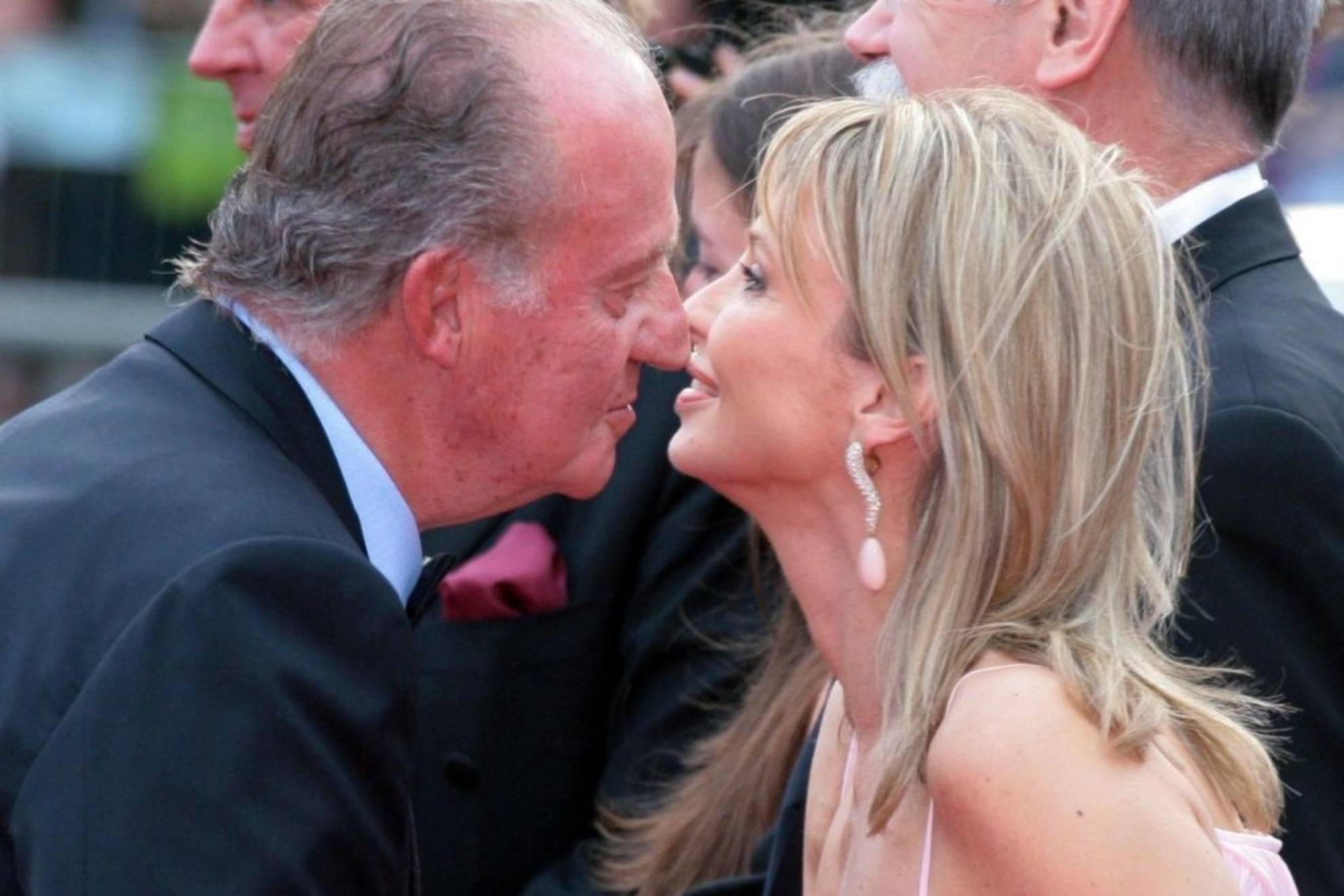 Corinna Larsen olvida a Juan Carlos I con un millonario 35 años más joven