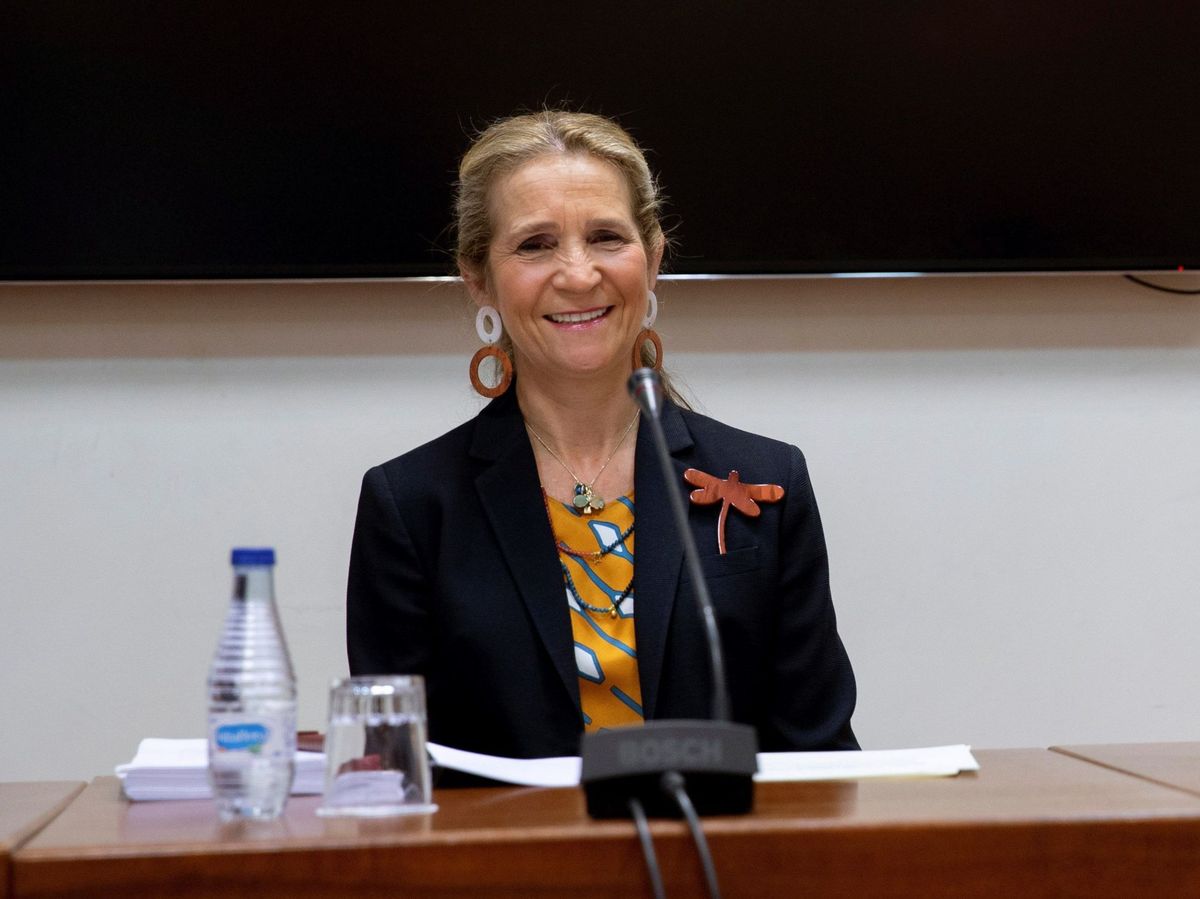 La infanta Elena, enganchada con Paloma Rocasolano, madre de Letizia, para defender a la reina Sofía