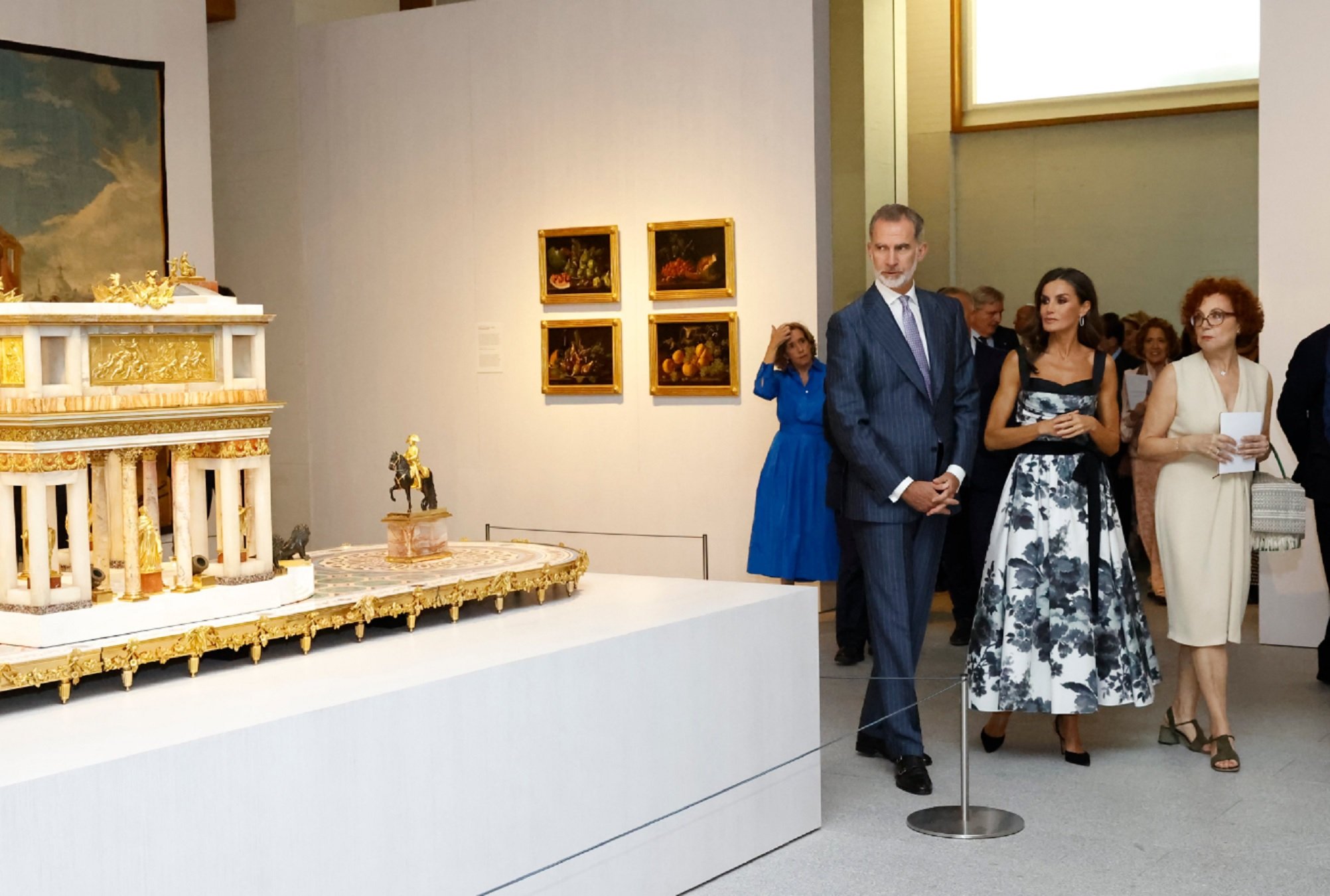 Ridículo de los reyes, dos pasmarotes ante un auditorio lleno. Letizia no sabe dónde meterse: "Perdón"