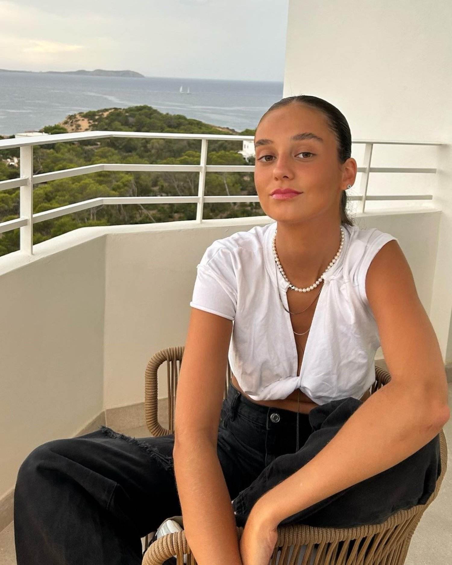 La perra de Victoria Federica, con ella en la piscina: qué nombre le ha puesto, se ríe en la cara de todos