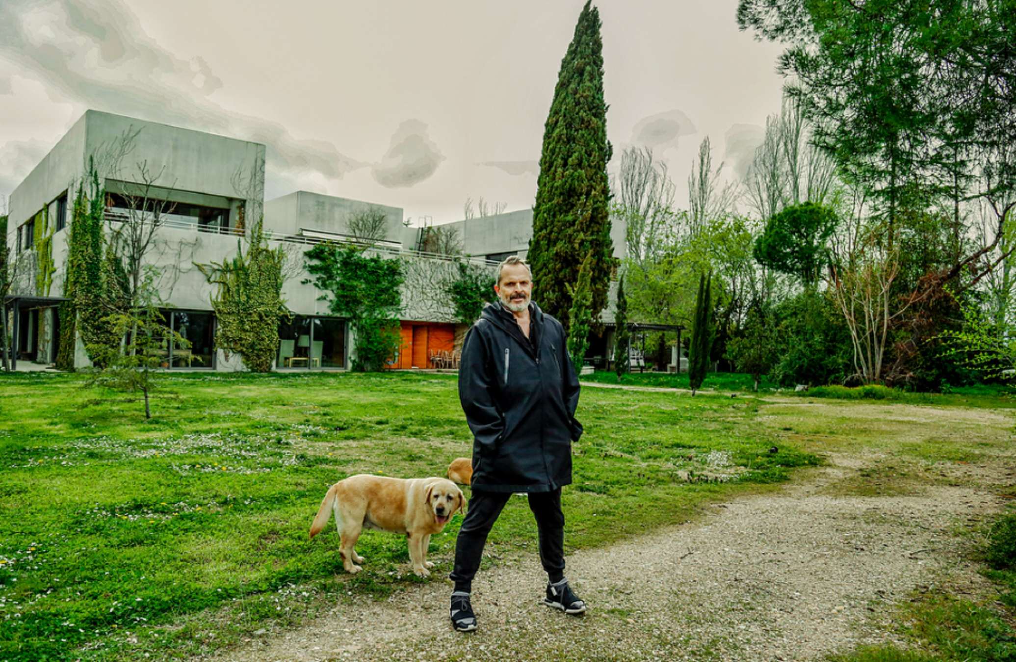 Miguel Bosé sorprende enseñando la moderna casa que tiene en Madrid