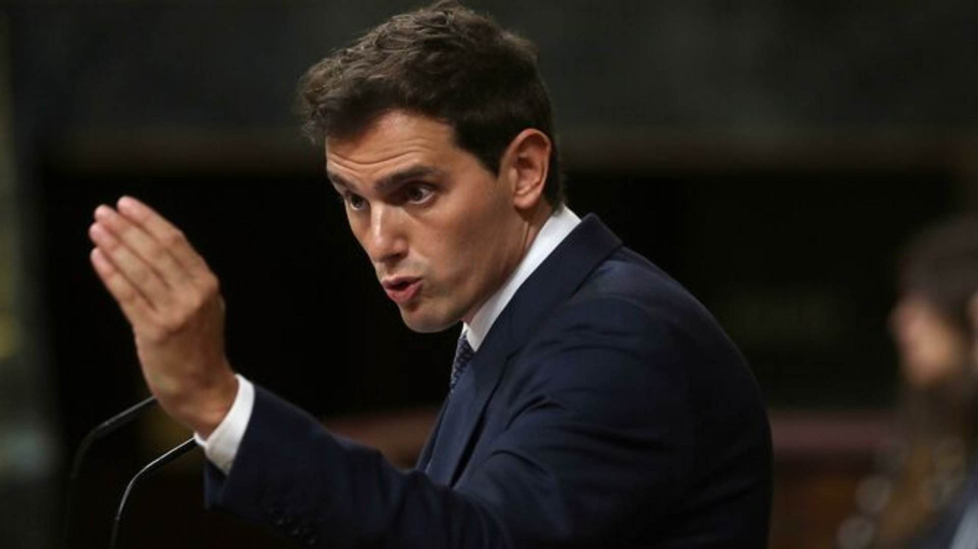 Resposta fulminant d'Albert Rivera davant la vergonya de les seves fotos amb llengua al mar