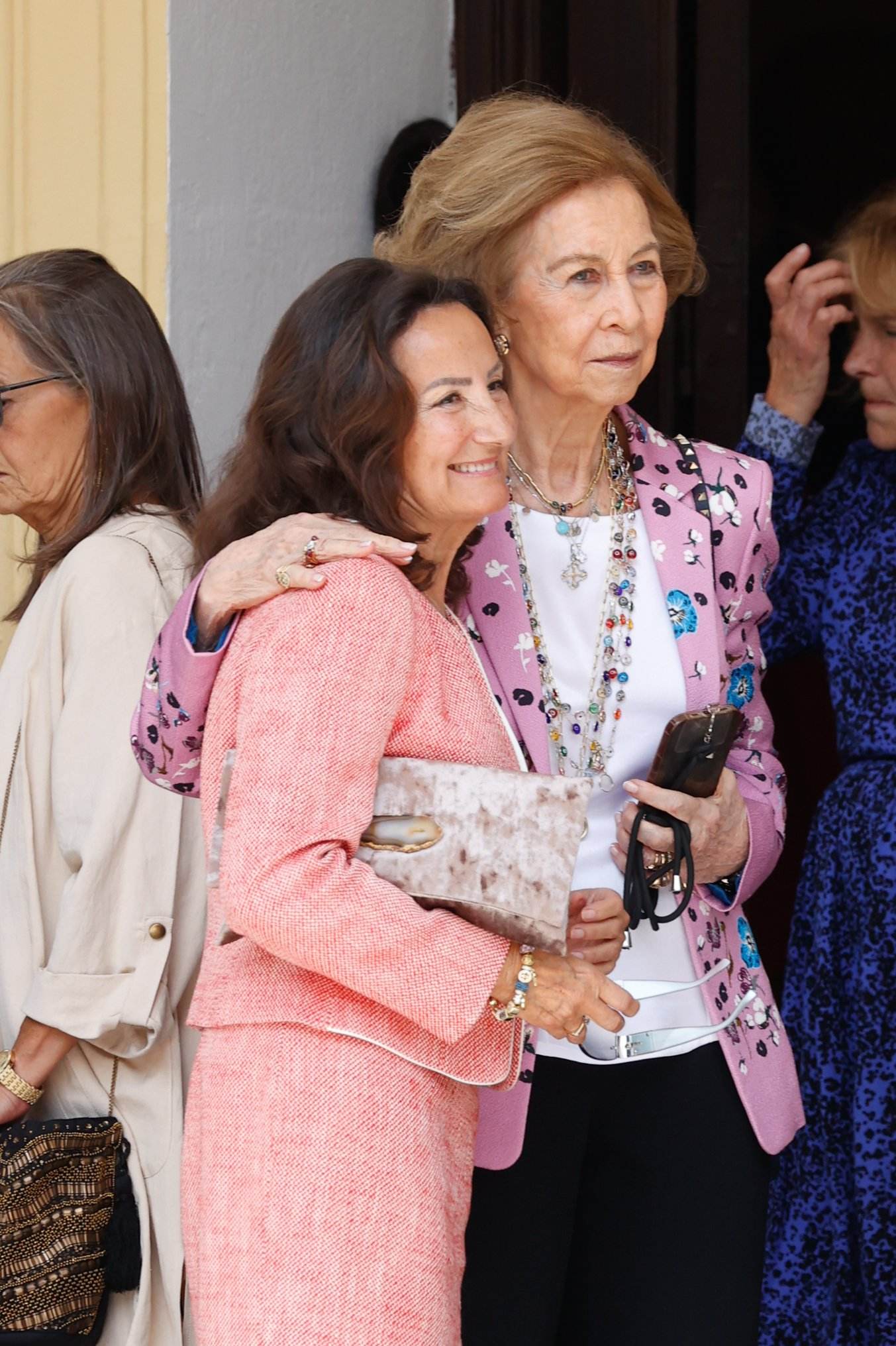 La reina Sofia talla l'aixeta a Paloma Rocasolano a Zarzuela