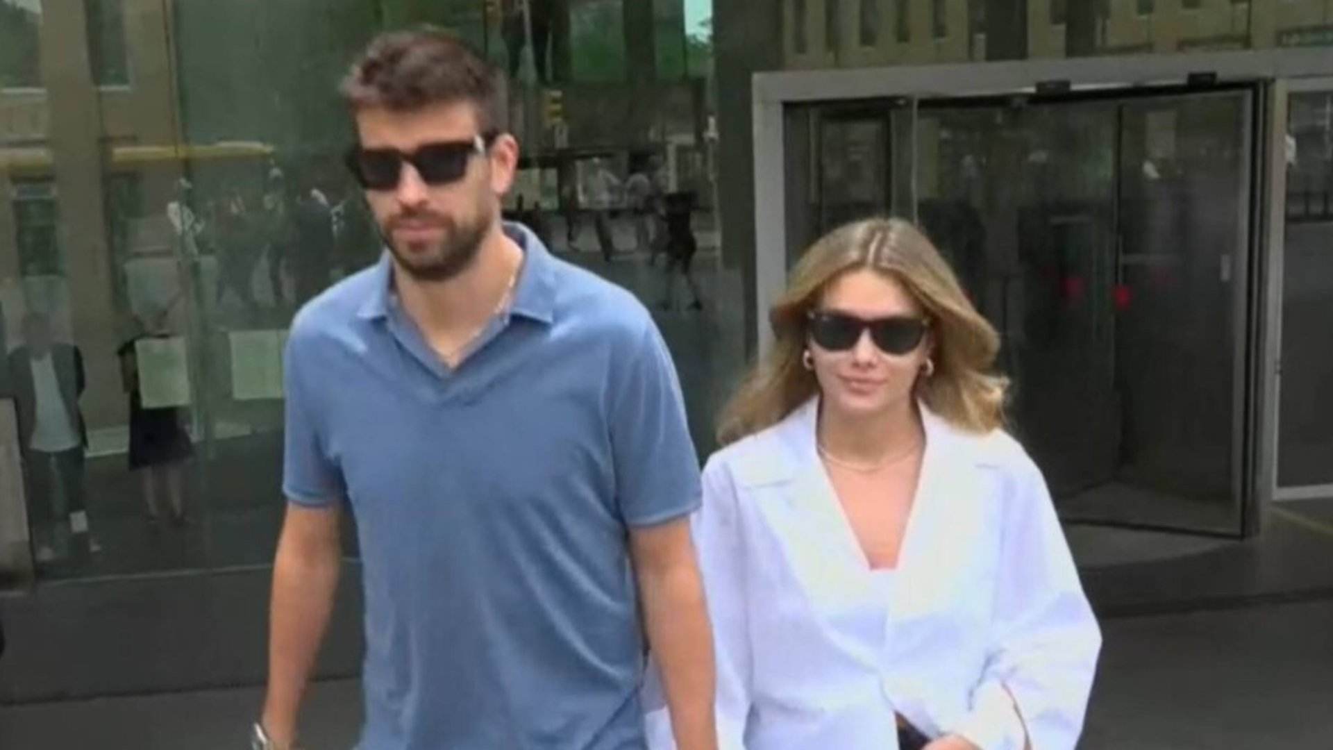El mal humor de Gerard Piqué i Clara Chía en posar un peu a Madrid, arribada accidentada