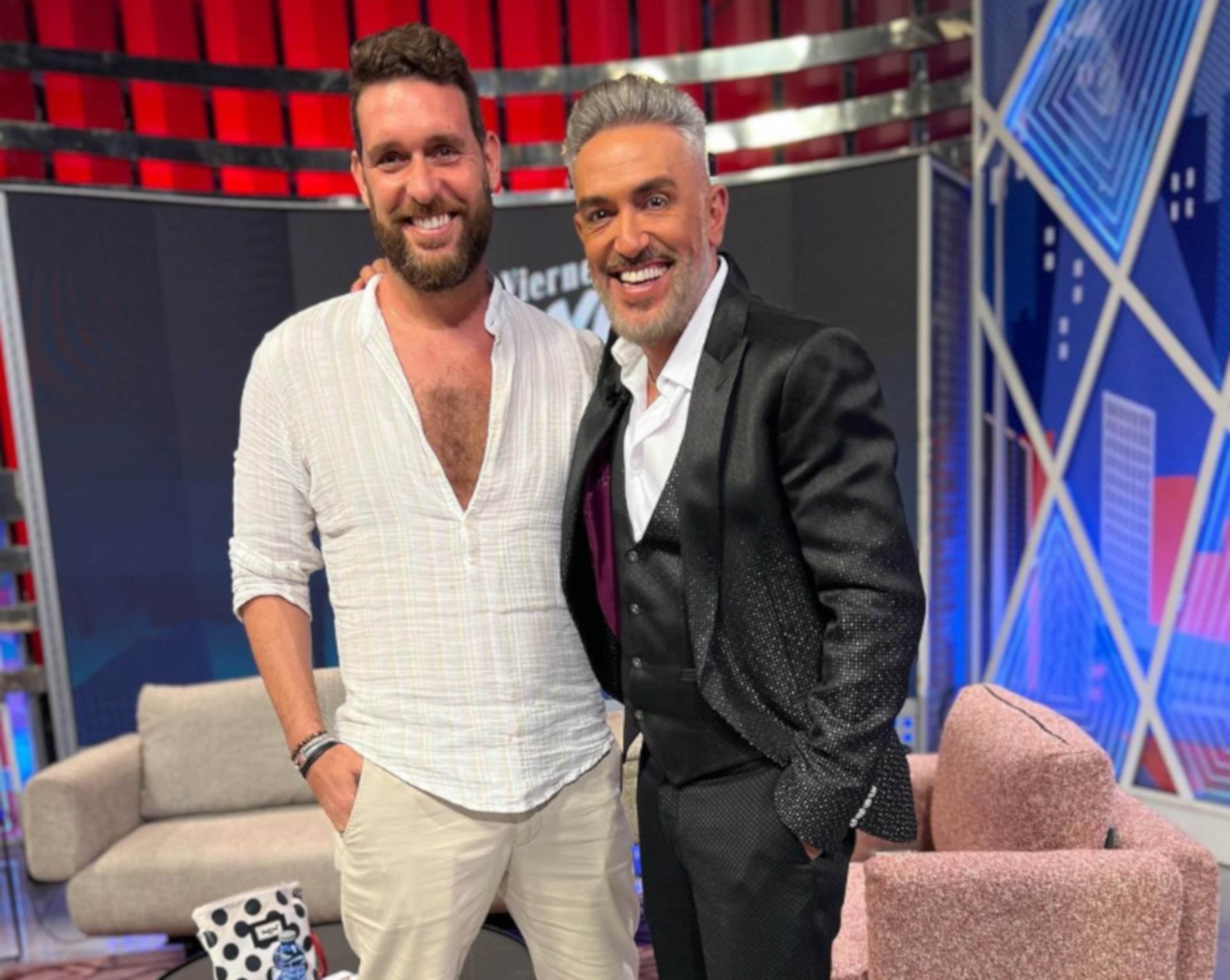 Kiko Hernández muestra por fin una foto de sus hijas con su desconocida madre