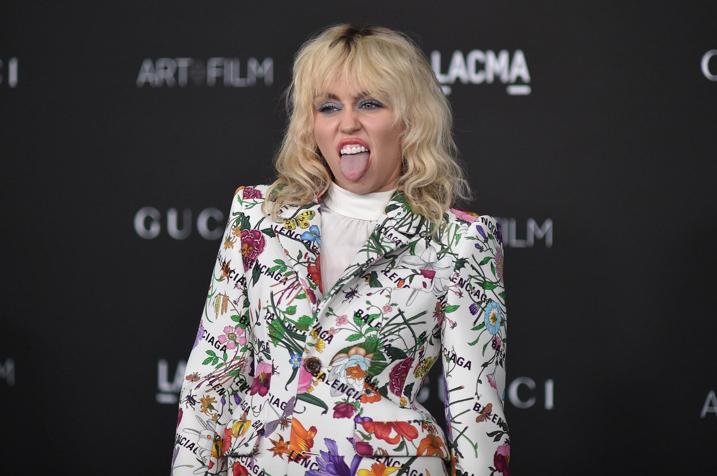 Miley Cyrus, reivindicativa, la decisió que encara no ha pres, però que li apropa a Oprah i Jennifer Aniston