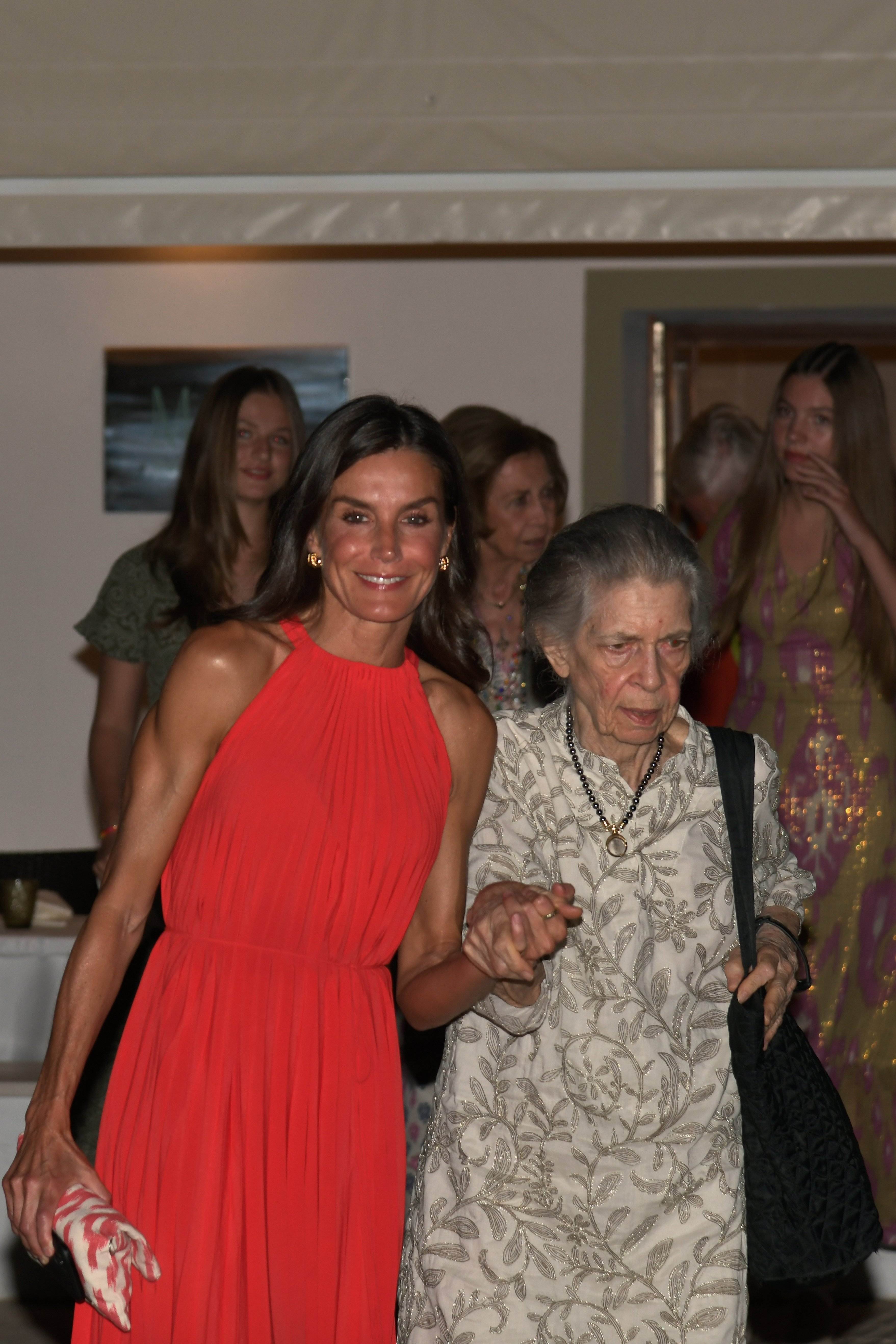 La tía Pecu, a la que Letizia quería echar de Zarzuela, no se va, se queda, y es gracias a Jaime del Burgo