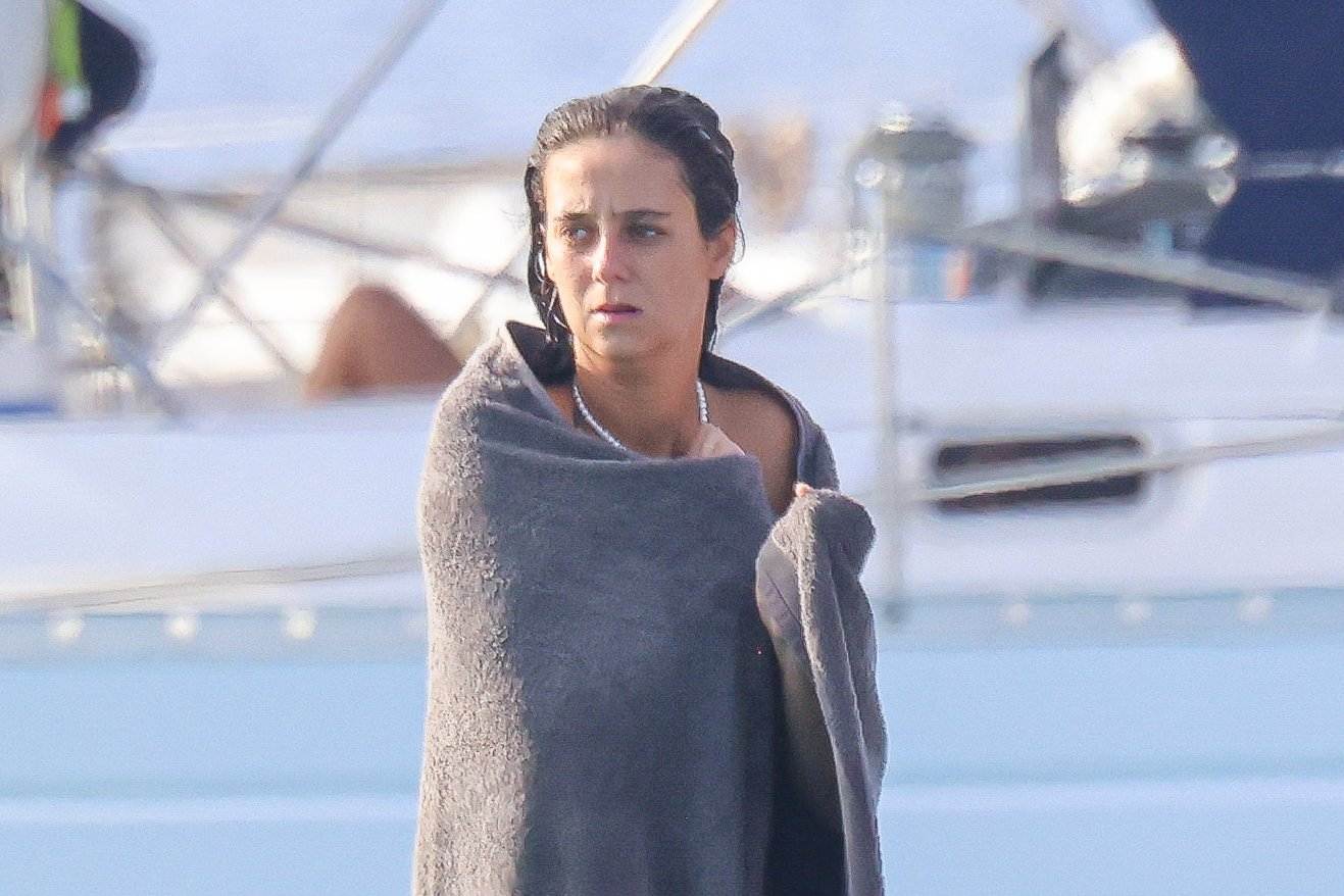 Victoria Federica contra la Corona: foto en bikini inapropiada y obscena por dinero