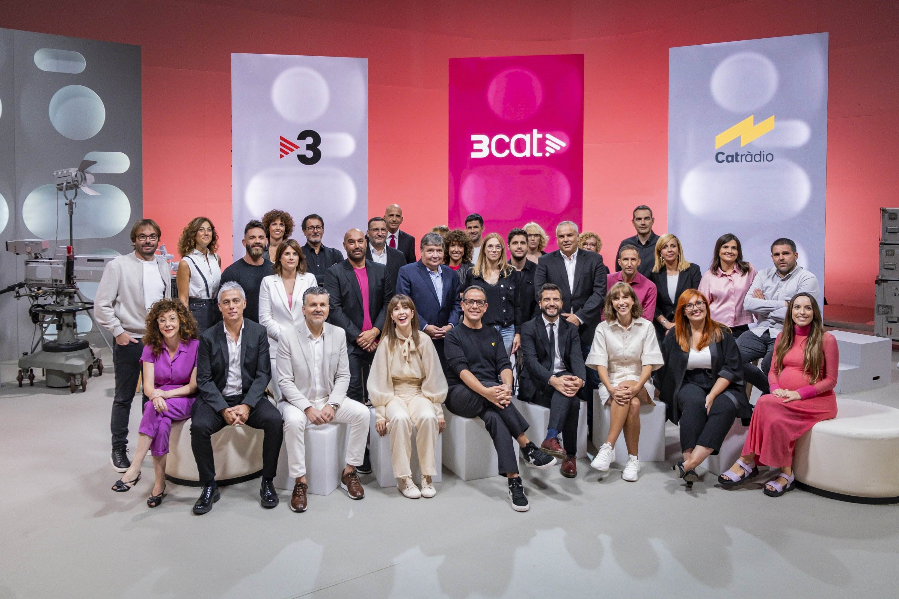 Un presentador VIP despedido de TV3 se reinventa: nuevo negocio en la C/Diputació