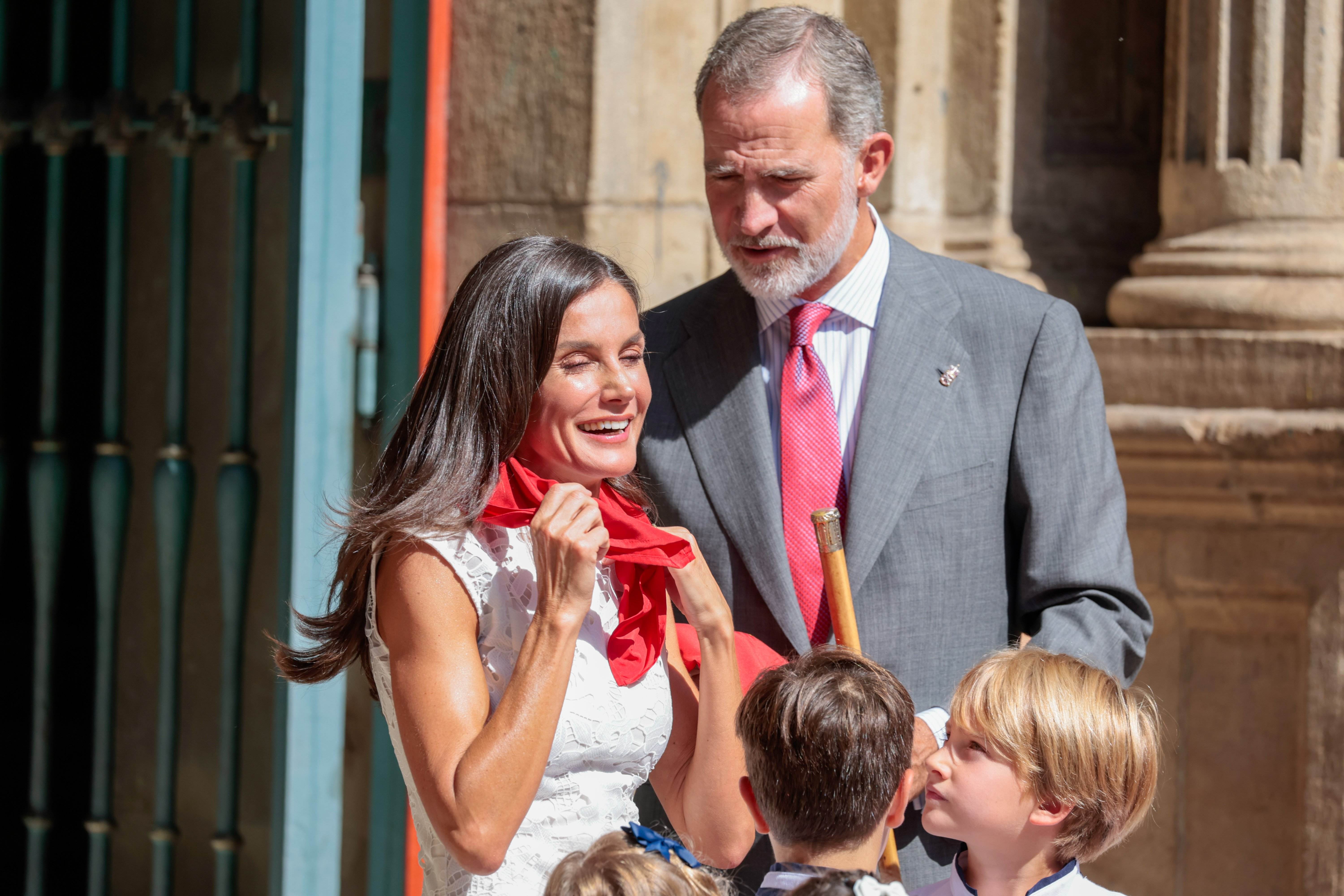 El lamentable gesto de Felipe y su escolta con la bandera de Navarra: penoso