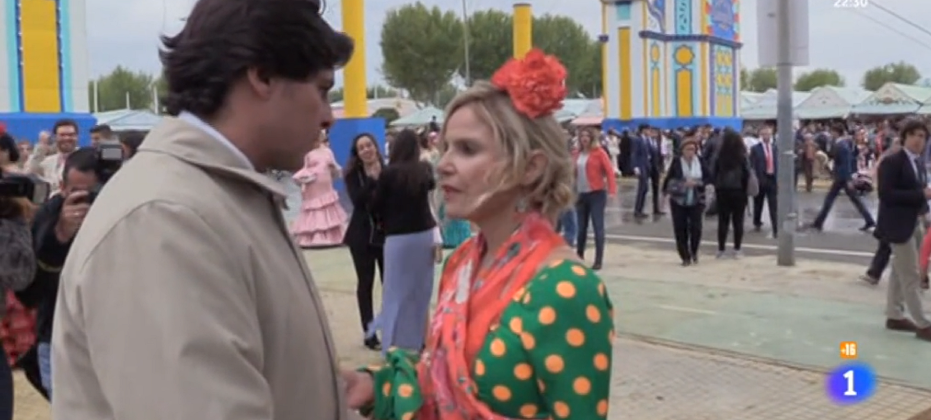 Vergonya a TVE: emet la Feria de Abril en lloc de la dimissió de Cifuentes