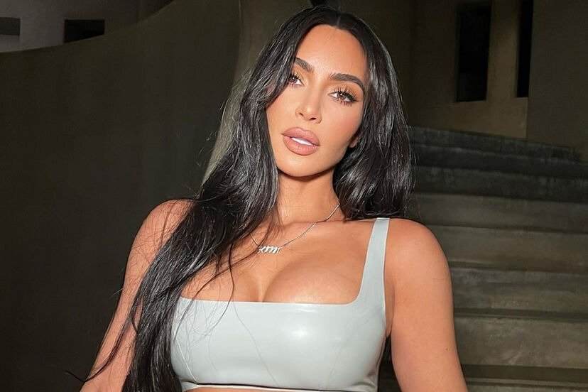 Kim Kardashian, fotografiada amb el sostenidor més minúscul, no tapa res