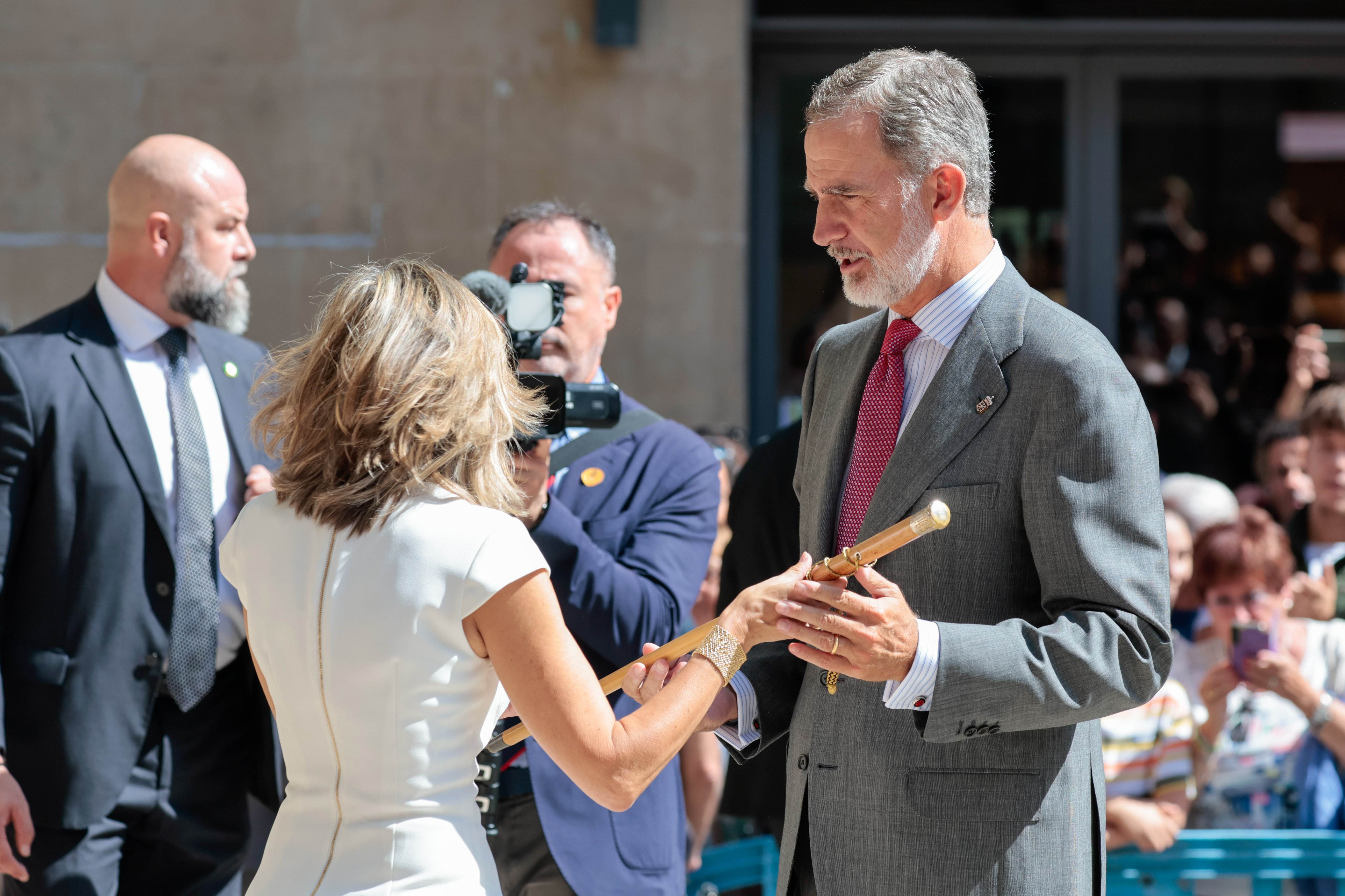 El lleig detall de Felip amb uns nuvis asturians, a pocs dies de casar-se