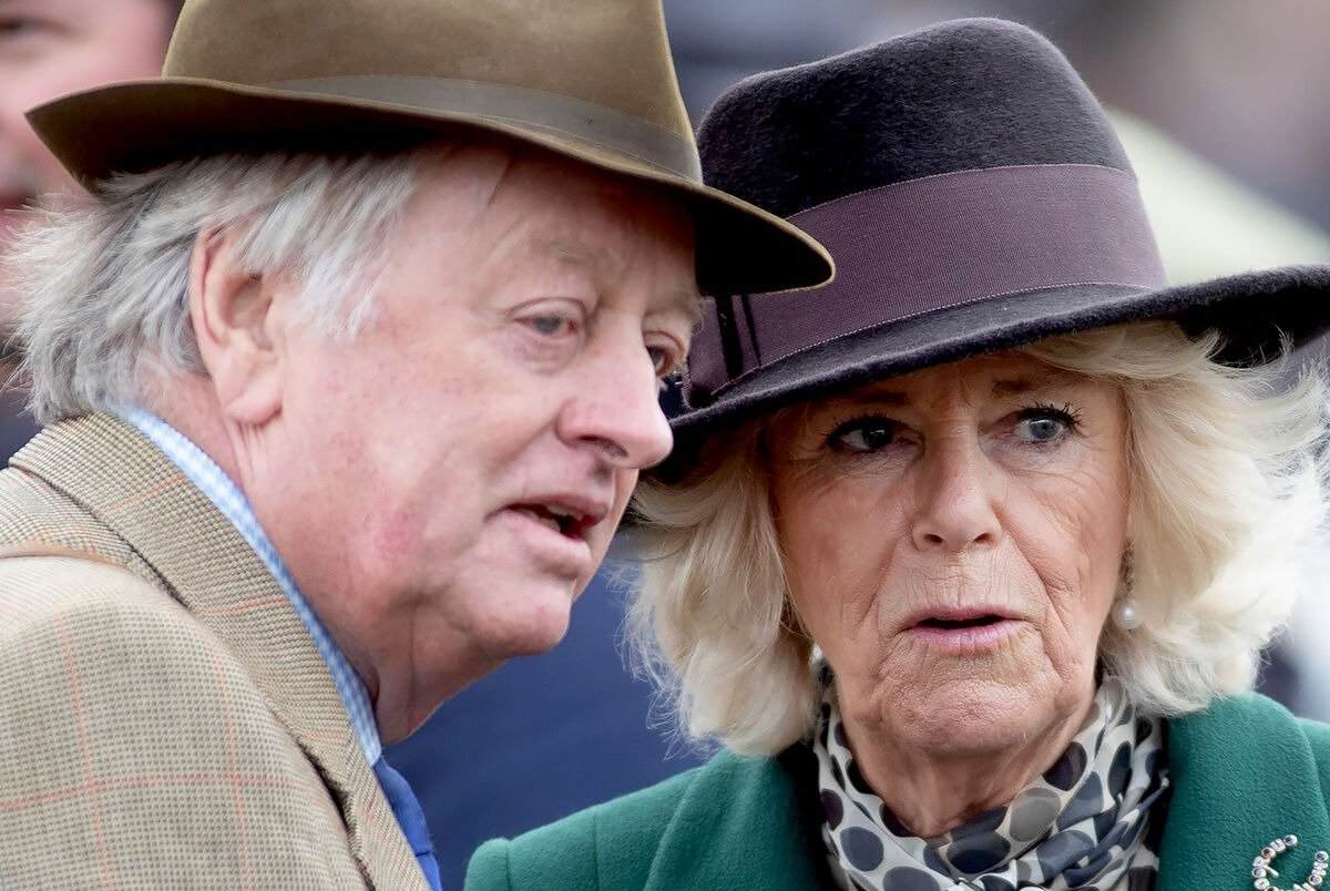 Andrew Parker Bowles, marit de Camilla, va permetre que es fiqués al llit amb Carles III