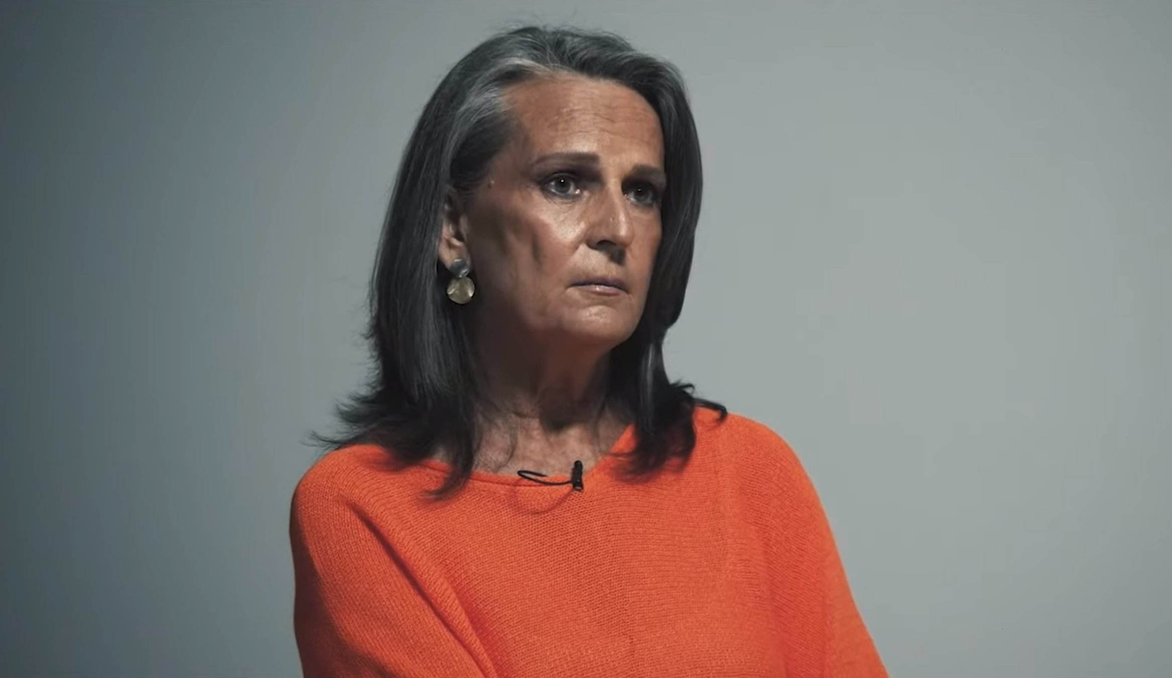 Isabel San Sebastián ridícula, se traga un fake de IA con Feijóo hablando en inglés