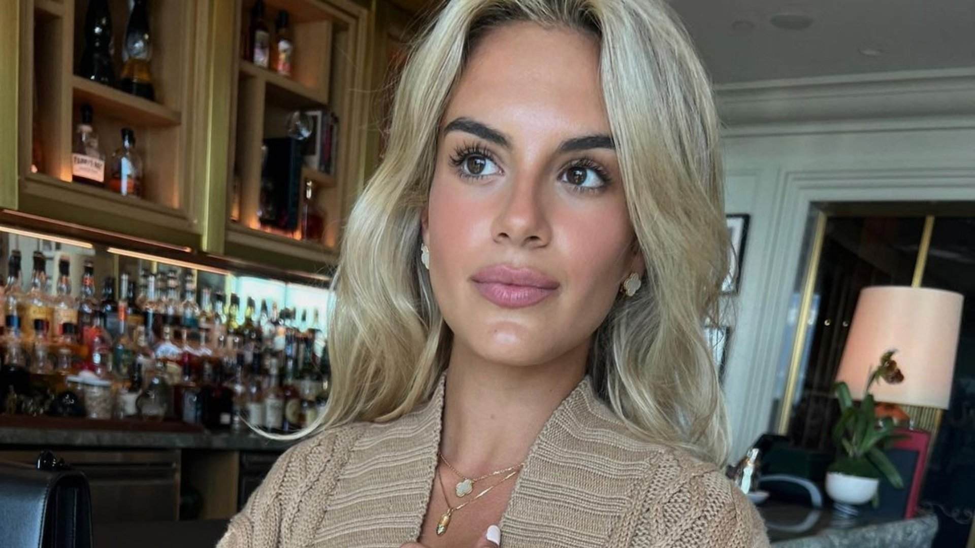 Maria Guardiola se hace un nuevo tatuaje, vídeo sufriendo de dolor, resultado precioso