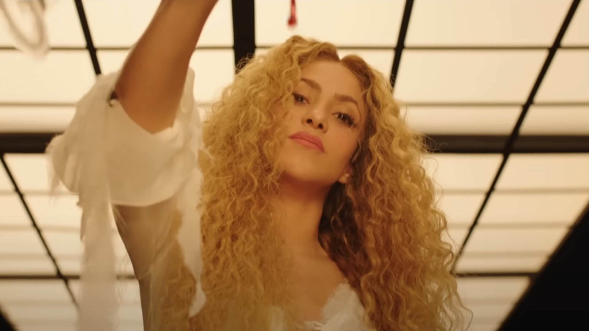 El brutal ataque de Shakira al padre de Piqué en su nueva canción, le desea el peor final