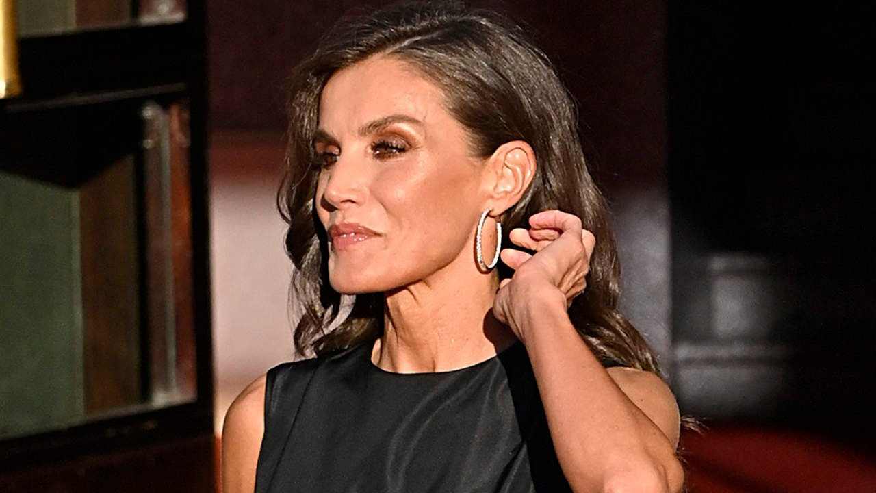 Letícia es fa un retoc que l'obliga a dormir amb 2 coixins