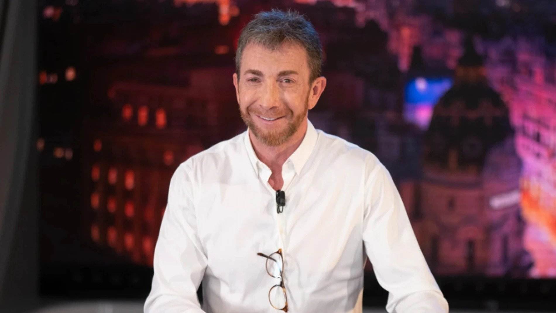 Palo a Pablo Motos y a ‘El Hormiguero’ por una entrevista a Maluma con regalo