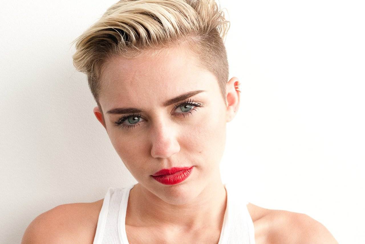 Miley Cyrus y su semidesnudo adolescente: "No me arrepiento. Que os fo..en"