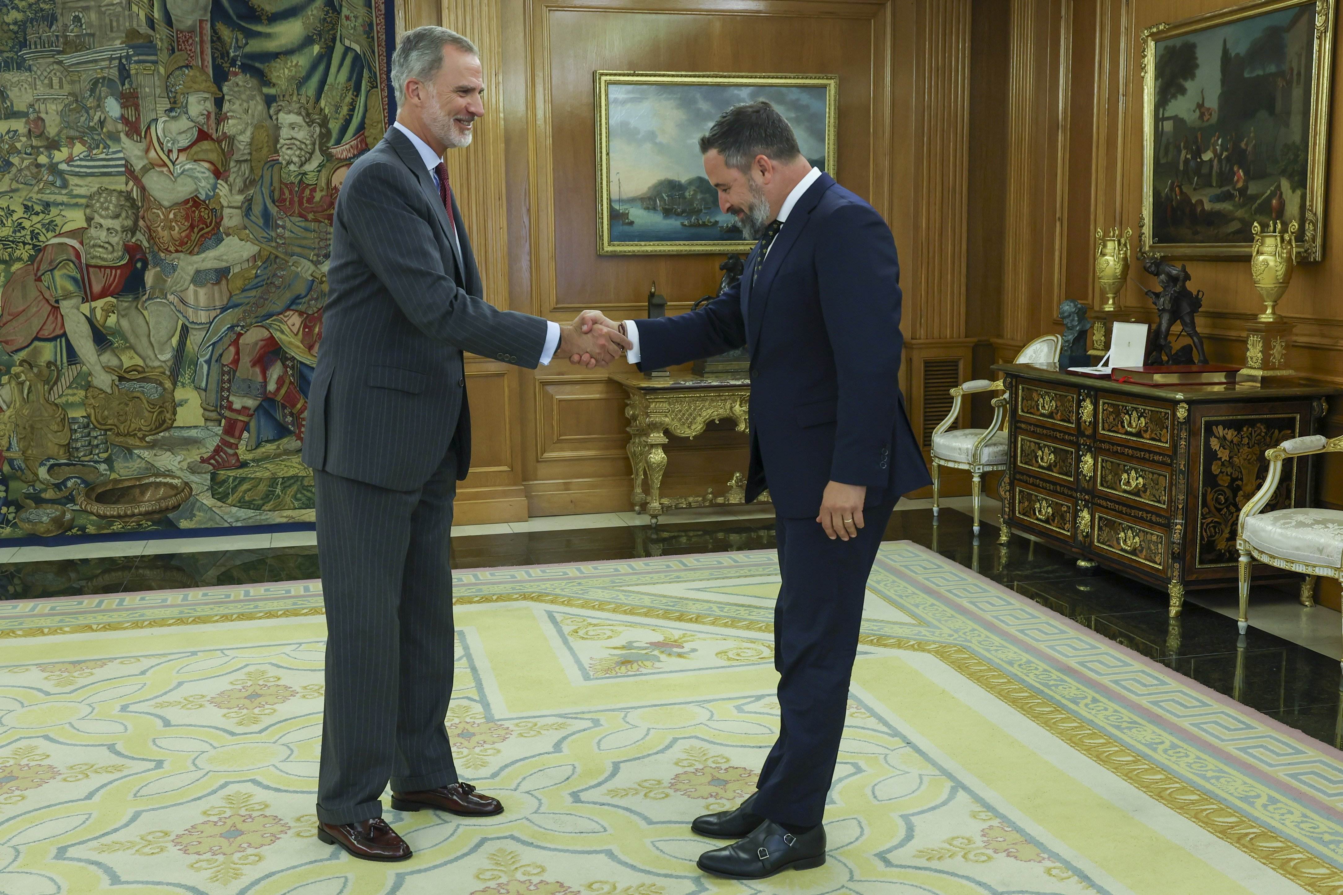 La España ultra destroza a Felipe VI, "Borbones traidores", "al exilio"