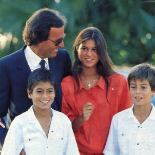 Los Hijos De Julio Iglesias E Isabel Preysler Criados Por Una Estricta Monja