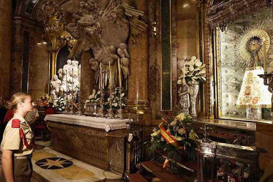 Leonor hace enfadar a la Iglesia y no se santigua ante Dios, como su madre Letizia
