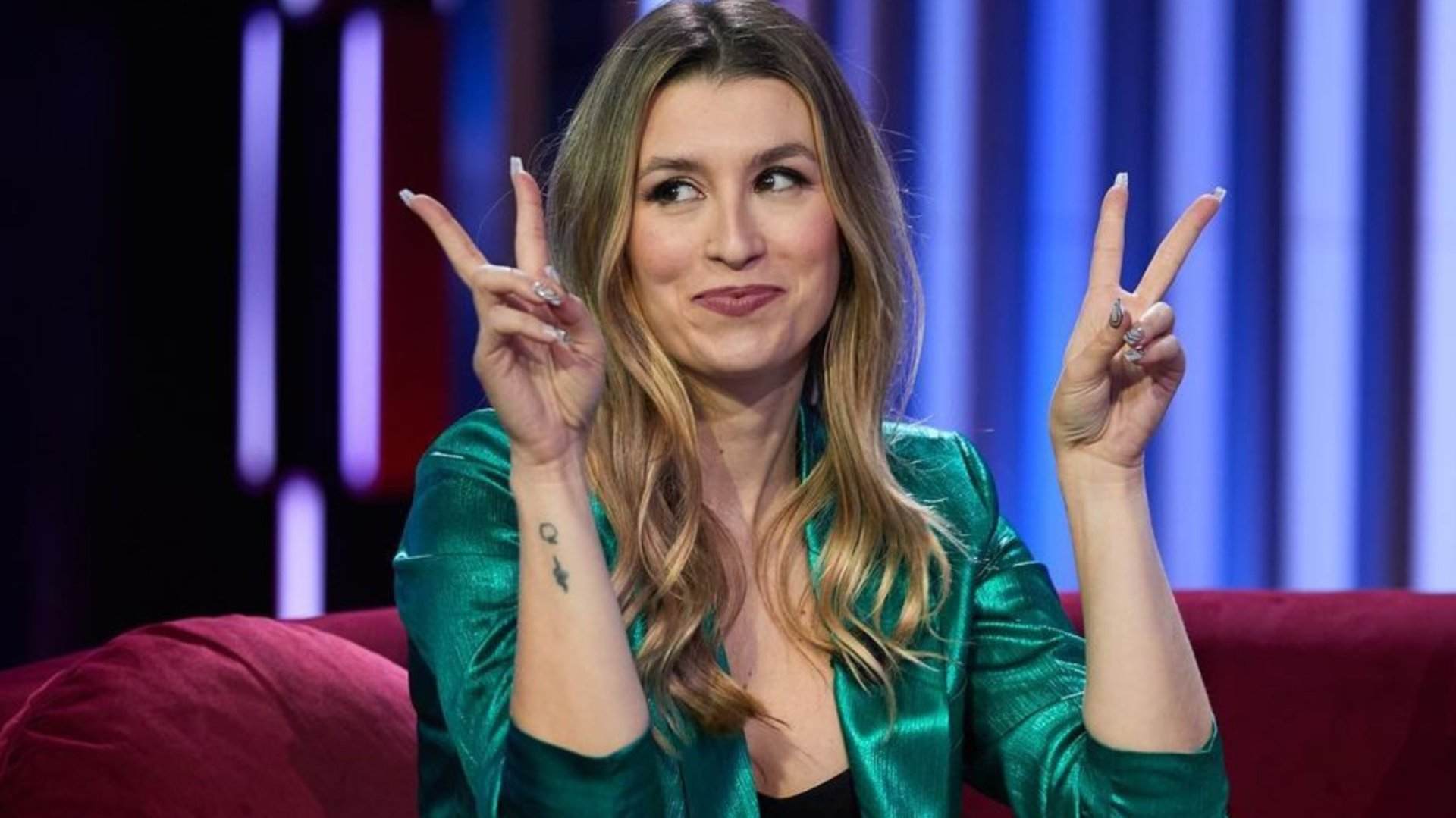 La catalana Eva Soriano, irreconocible en una foto antigua: cara redonda, gafas y pelo oscuro