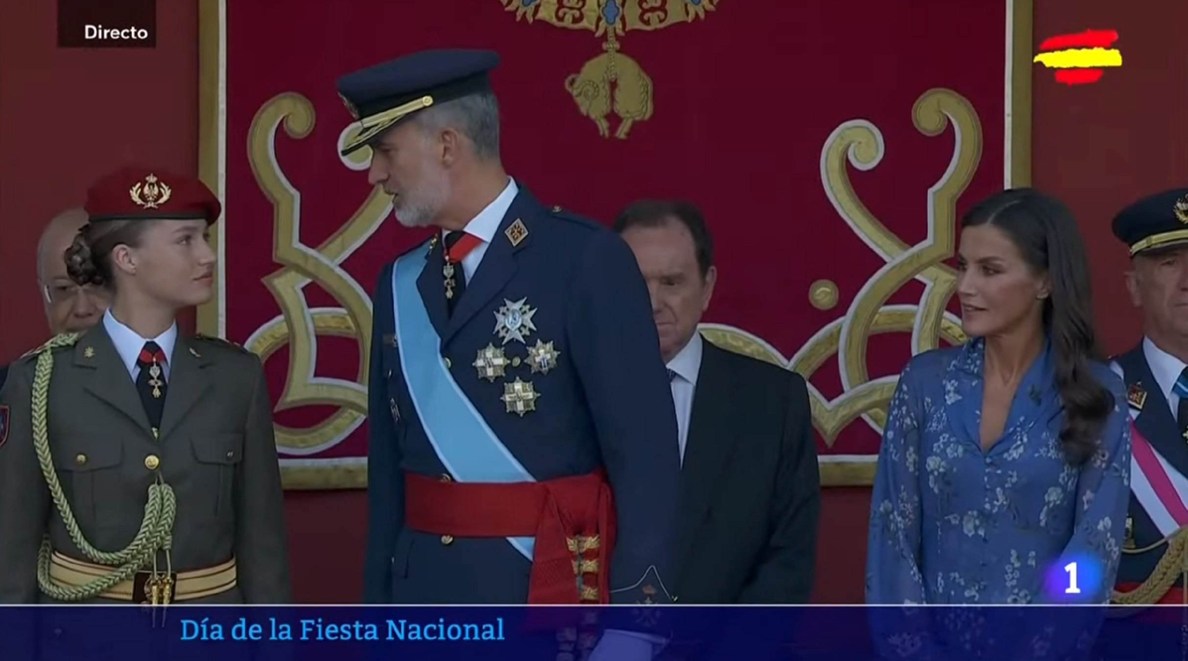 Pifia de Leonor, muy nerviosa el 12-O: qué le ha pasado, ante la mirada reprobatoria de su padre | VÍDEO