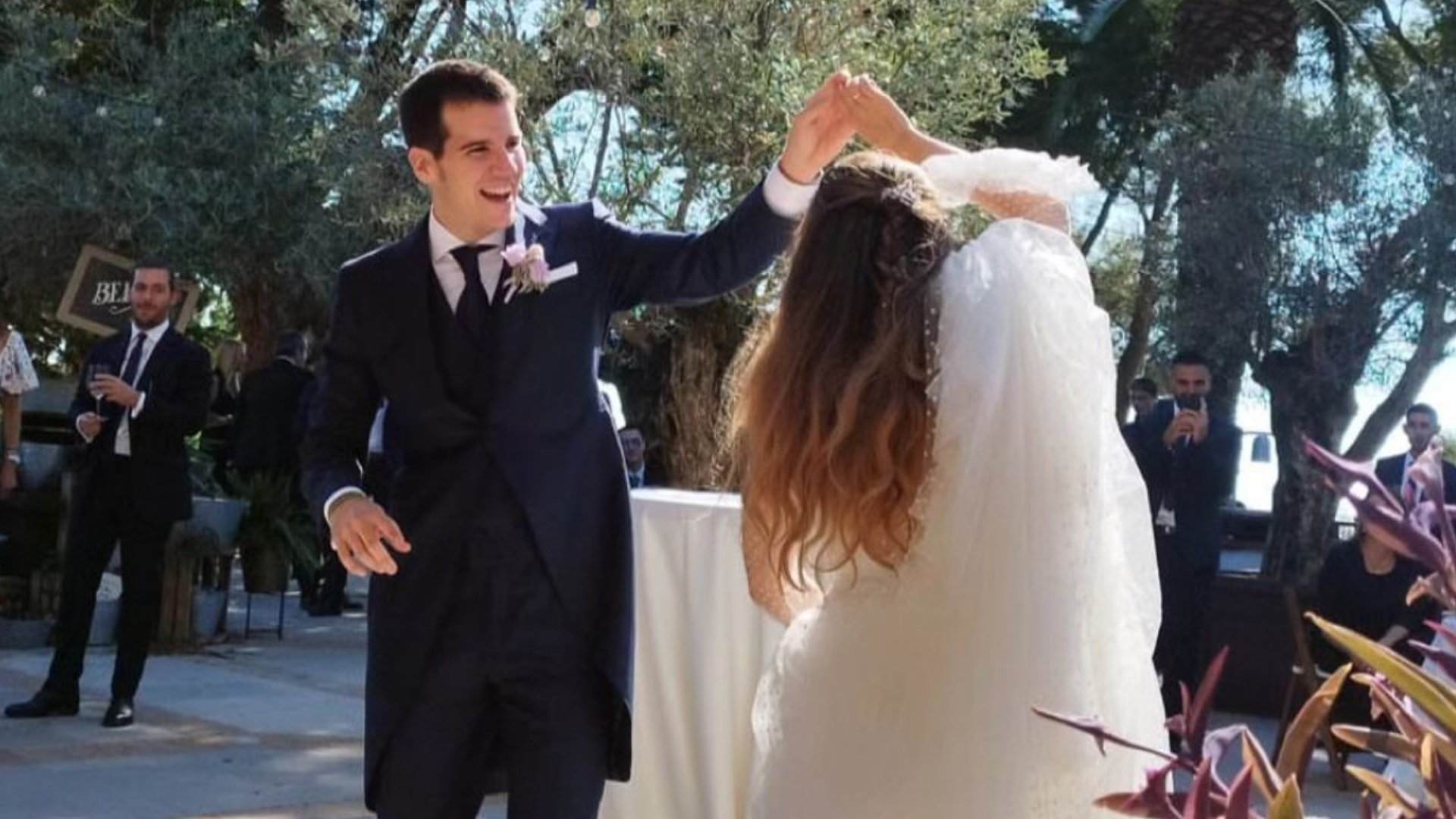 Boda culé de la hija de un mito del Barça que deja una imagen preciosa en familia