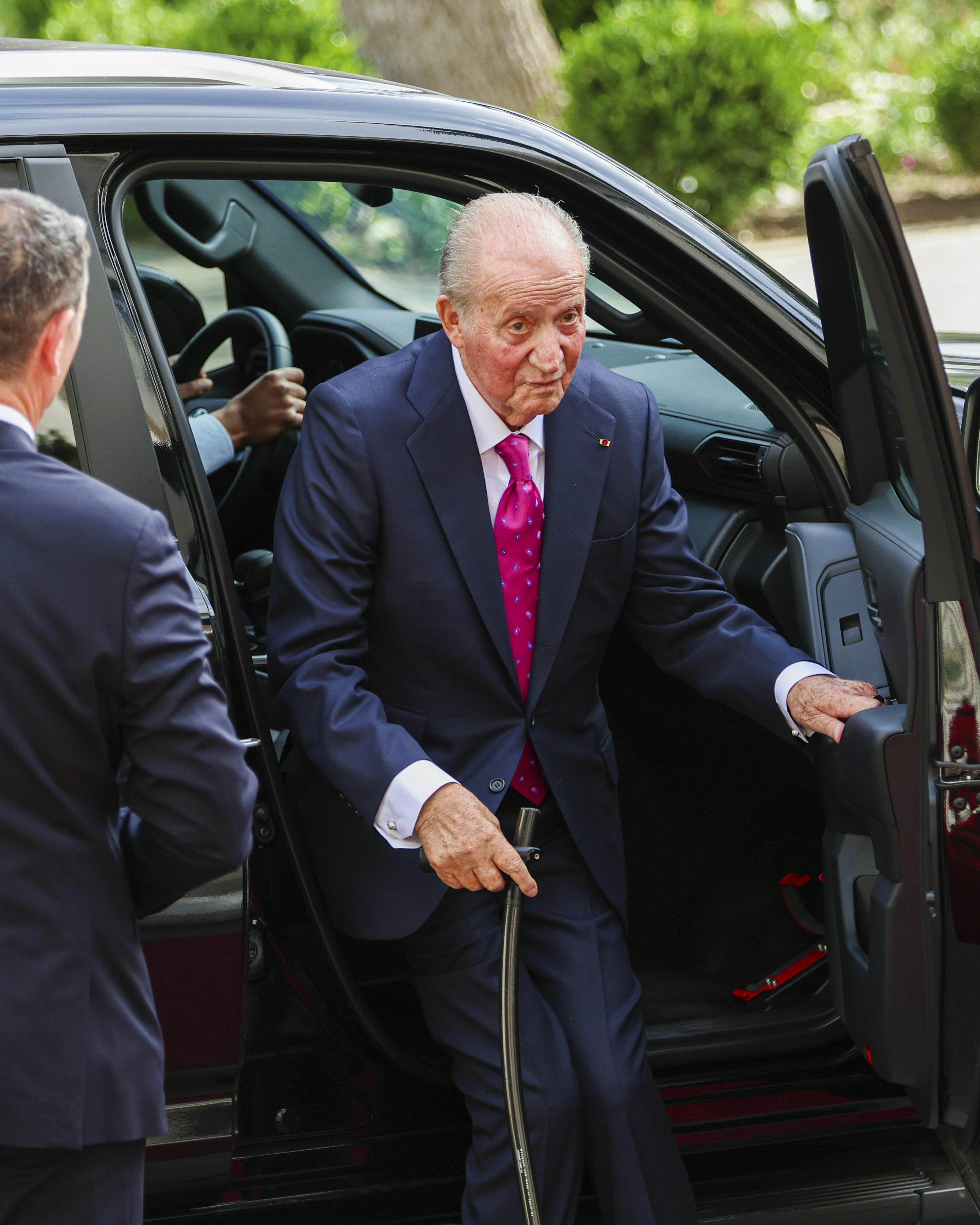Juan Carlos vuelve el día 31 a Madrid y residirá en el piso de la otra tía 'Pecu'