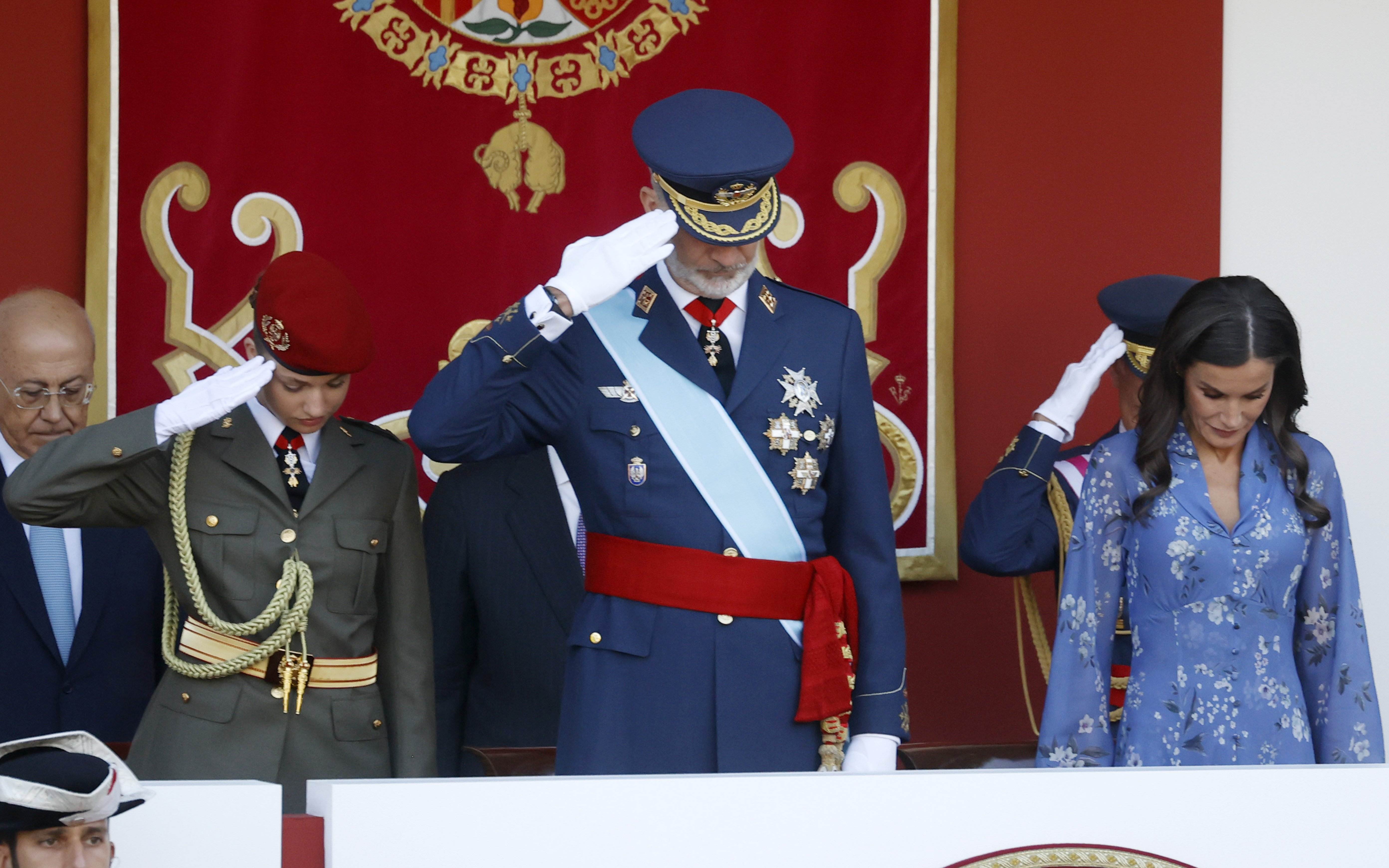 300.000 euros por viaje, el nuevo dolor de cabeza de Felipe VI, la ‘oveja negra’