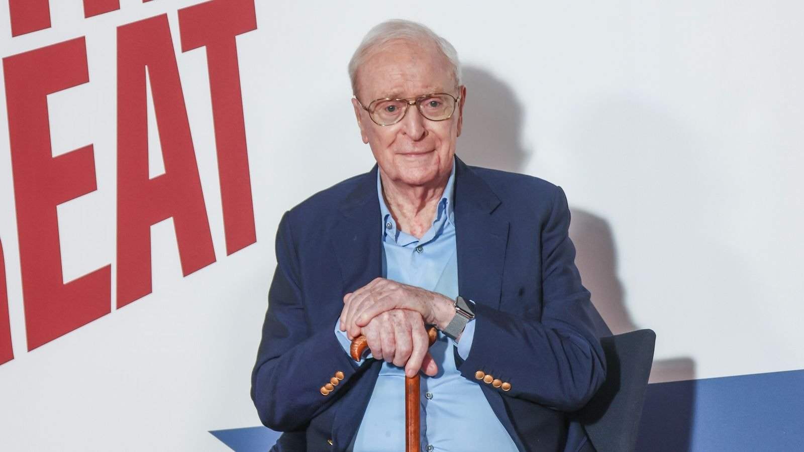 Michael Caine se retira, pero sigue teniendo su gran apoyo: Shakira