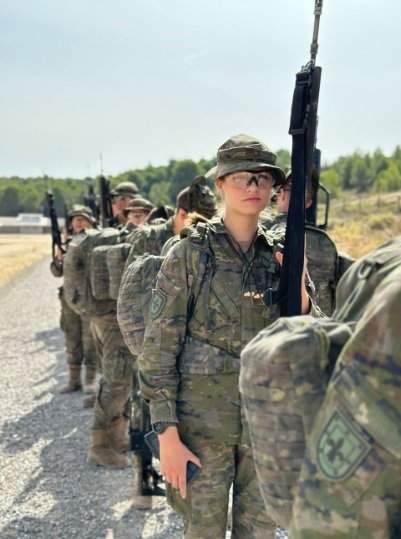 Leonor empieza a tener fama de ligona en la Academia Militar de Zaragoza